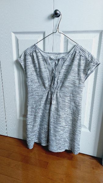 Old Navy maternity short sleeve shirt, XS, Maternity XS (0-2)