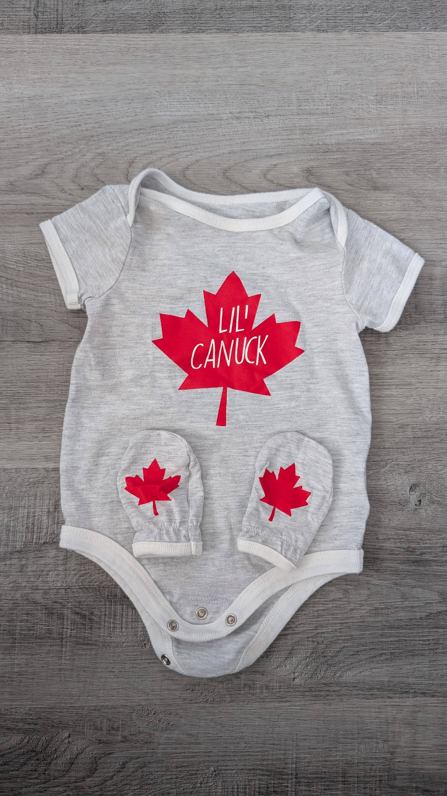 Lil Canuk Onsie and Mitten 6m, Kids 6 Month (3-6M)