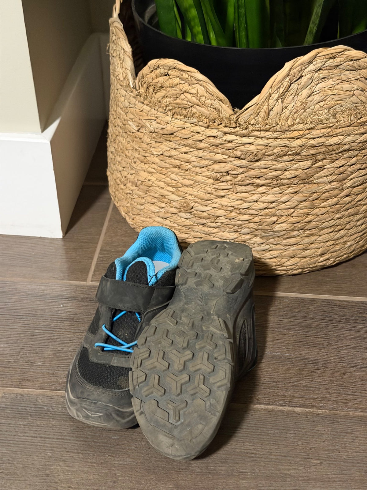 Runners/Hiking shoes size 1 , Shoes 1 (Kids:4-8yr)