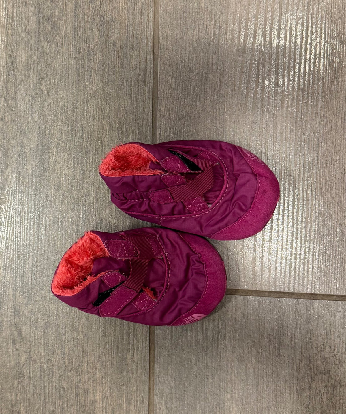 North Face onesie & boots 6-12 months , Kids 6 Month (3-6M)