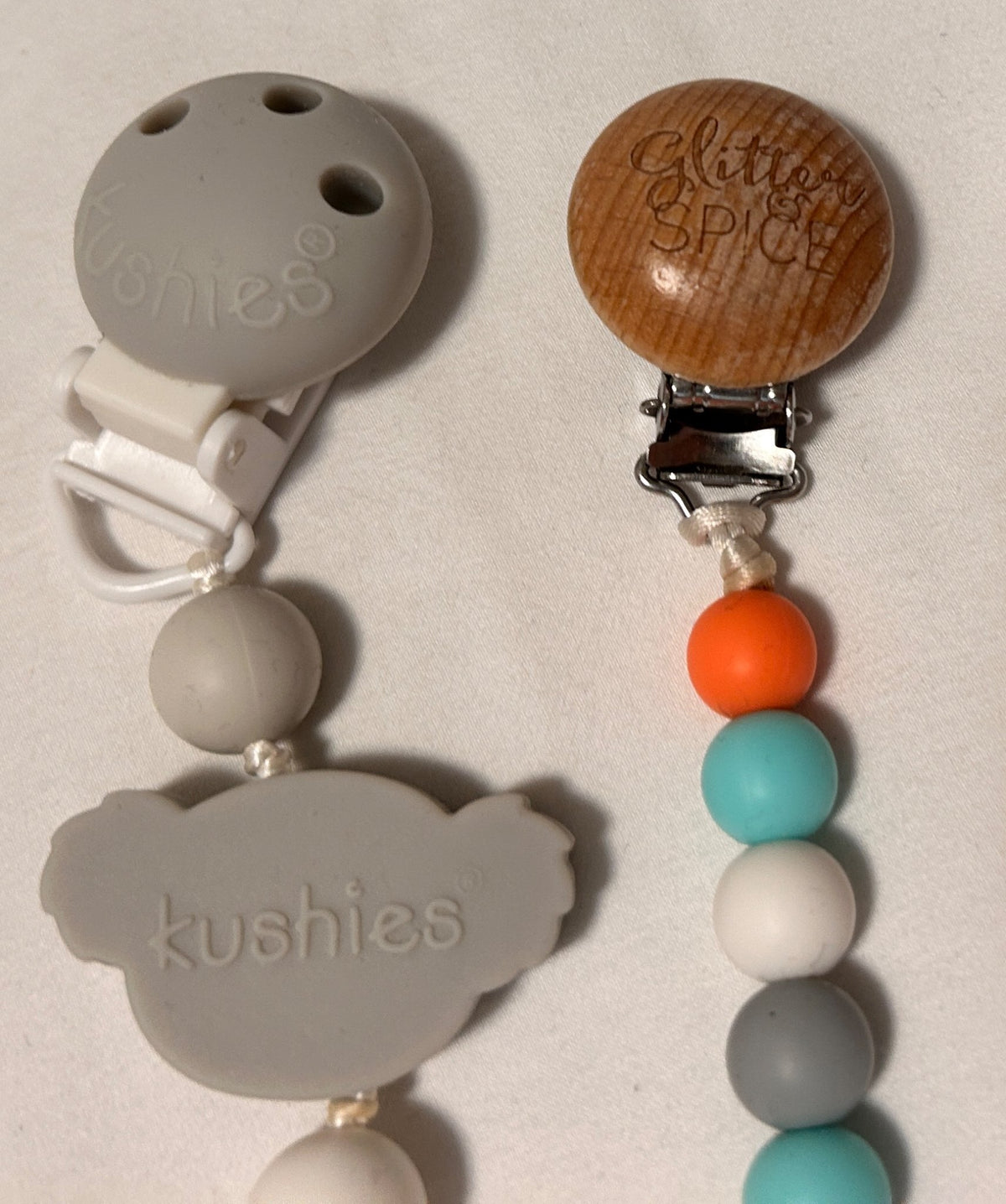 Bundle of two teething clips
