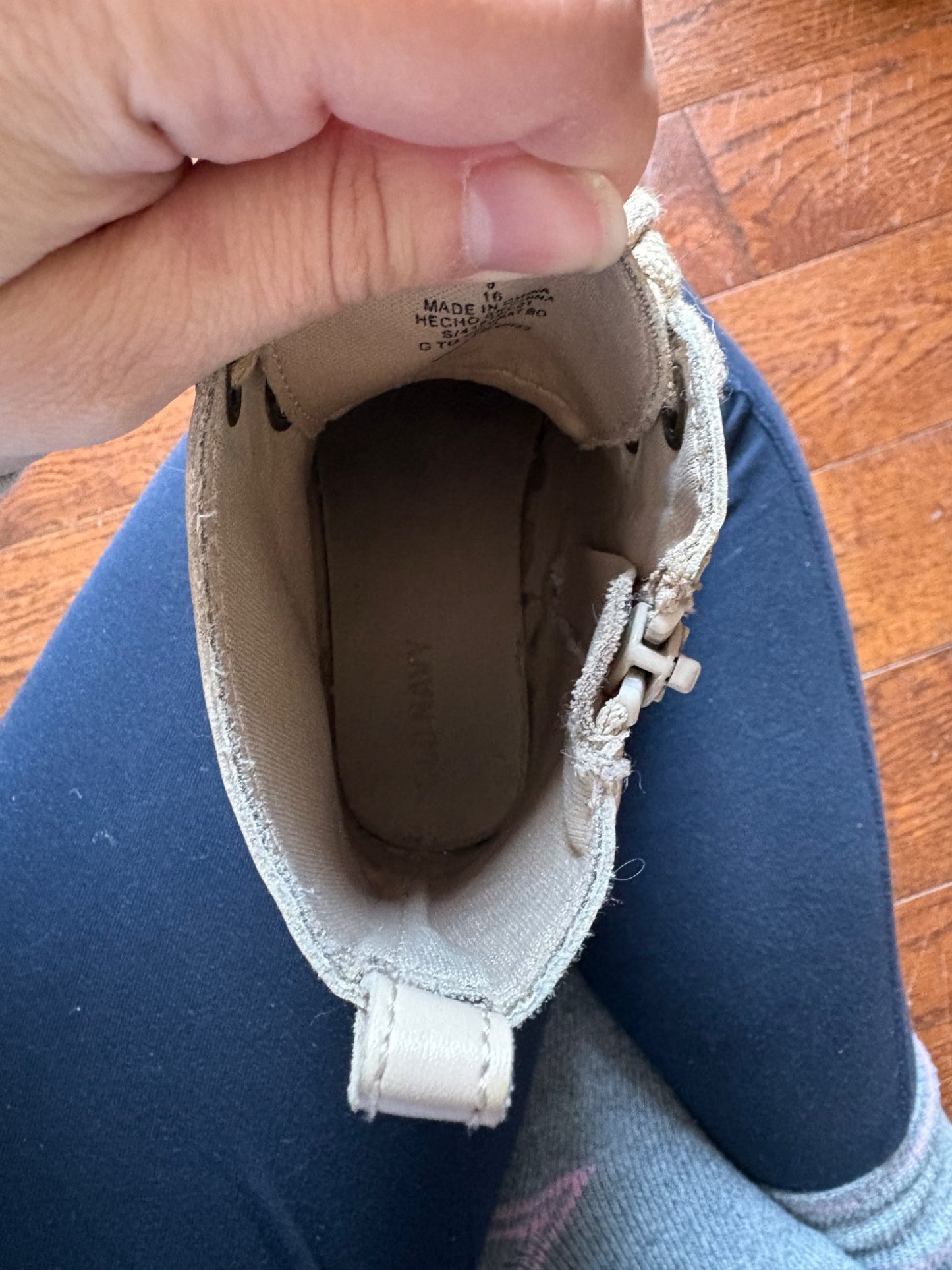 Old Navy combat boot toddler 9 , Shoes 9 (Toddler:2-4yr)