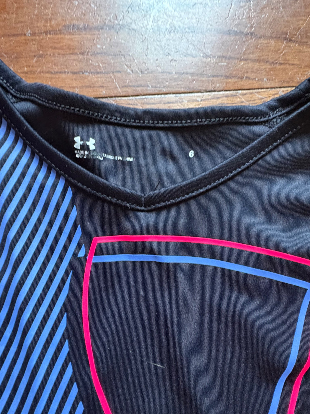 Under Armour Shirt size 6, Kids 6/6X