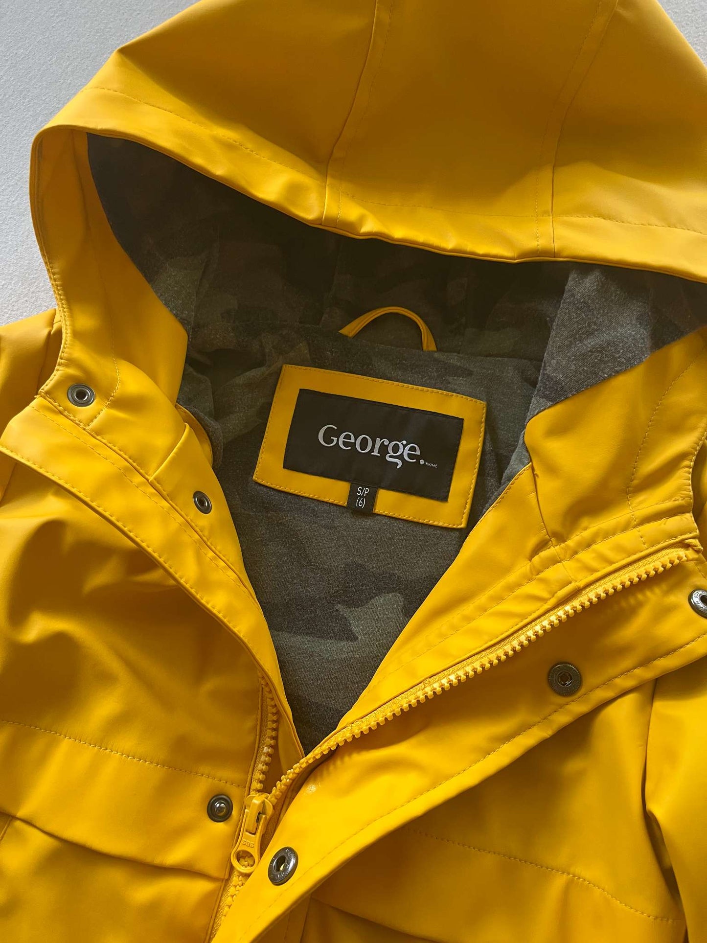 Yellow Raincoat, George, Size 6, Kids 6/6X (extra small)