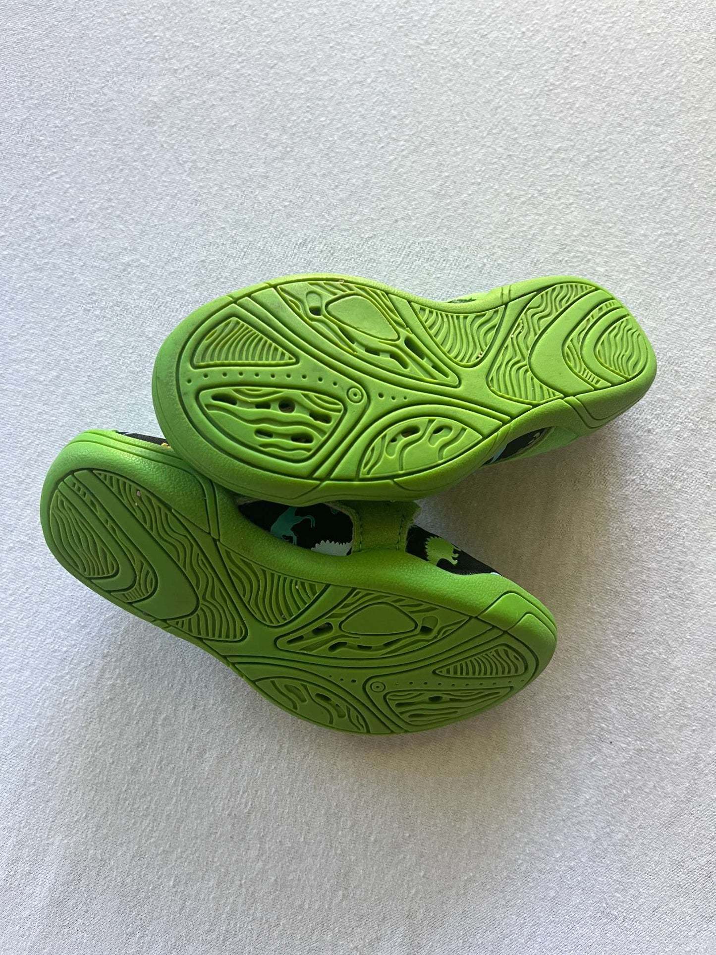 CROVA Kids Water Sport Shoes/Aqua Socks, Size 8.5, Shoes 8.5 (Toddler:2-4yr)