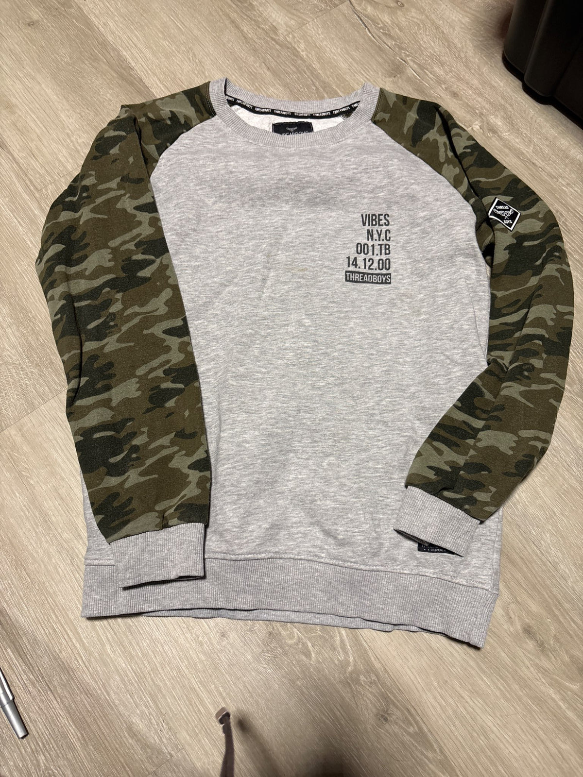 Threadboys size 13 Camo Sleeved Crew Sweatshirt , Kids 12
