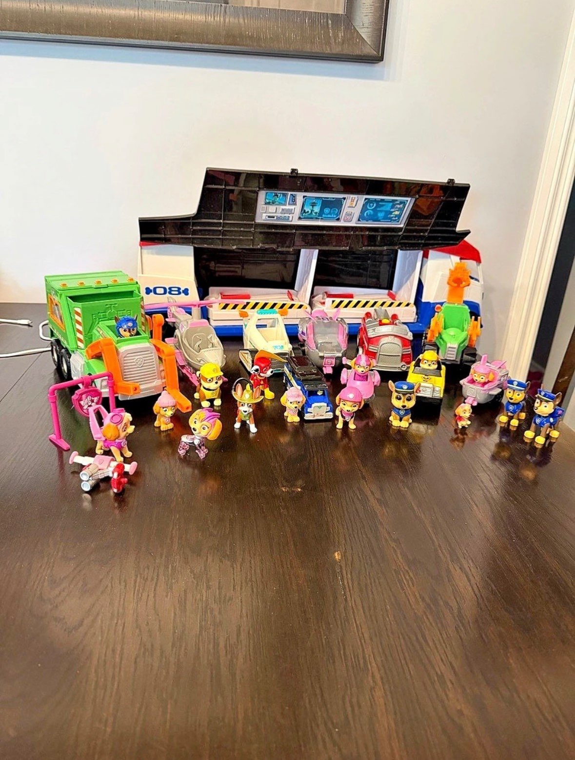 Paw Patrol Cruiser with Vehicles and Crew