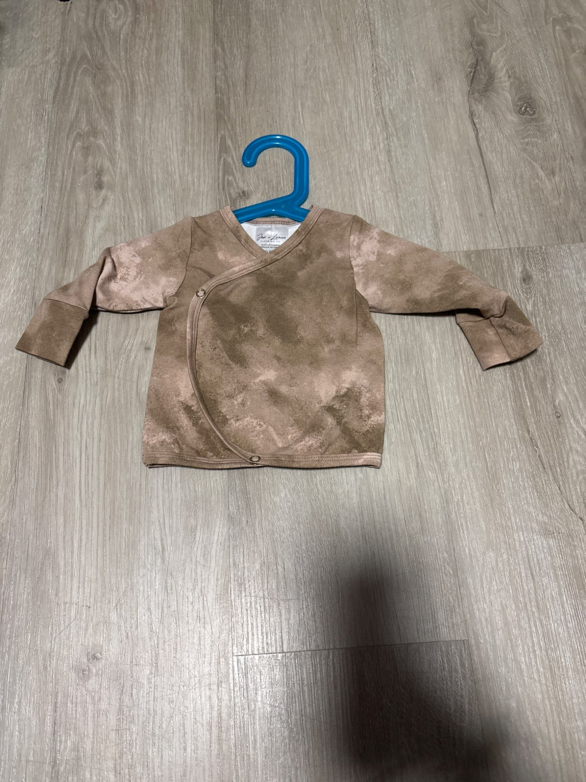 Jax + Lennon Tye Dye Cross Shirt 0-6M, Kids 6 Month (3-6M)