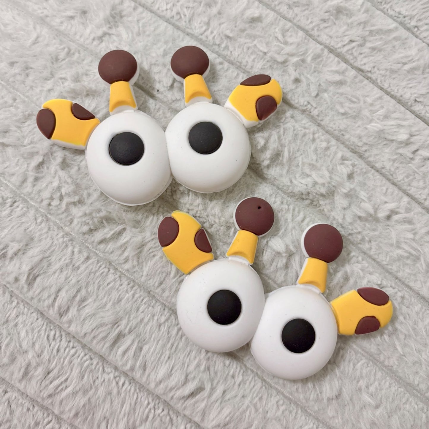 New large giraffe eyes jibbitz, crocs charms, shoe pins