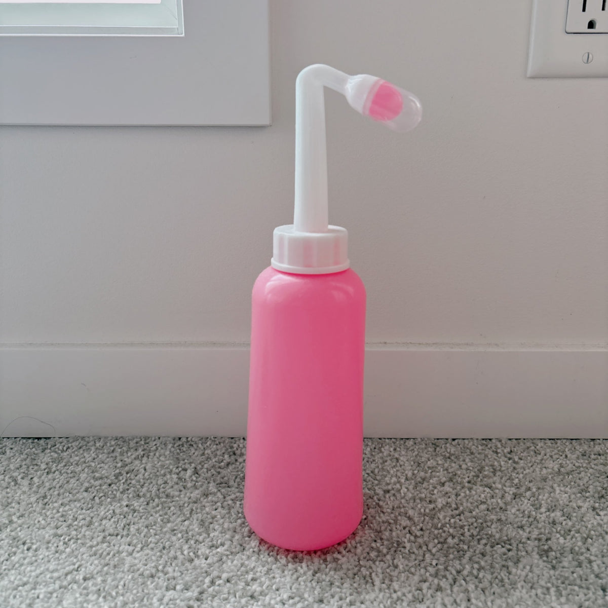 Perineal bottle for postpartum care, 500mL portable handheld upside down peri bottle