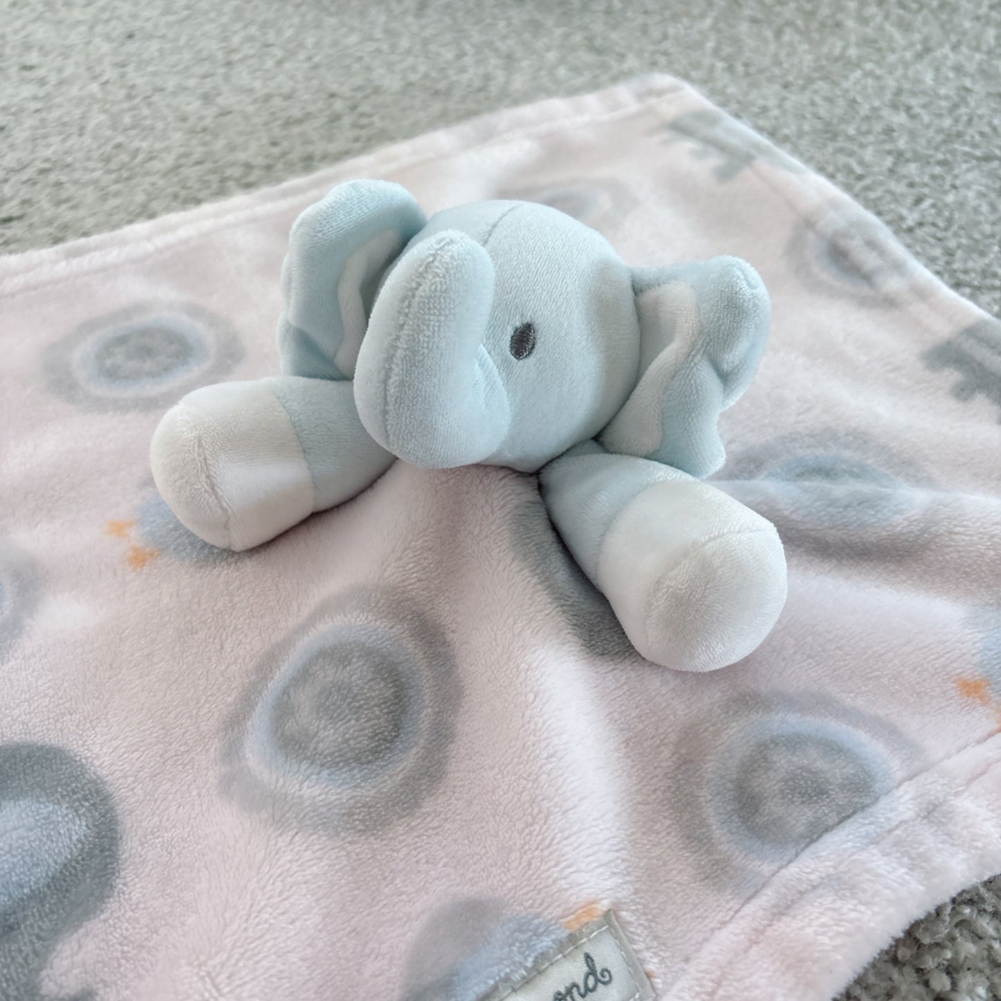 NWOT BLANKETS & BEYOND elephant plush lovey security blanket