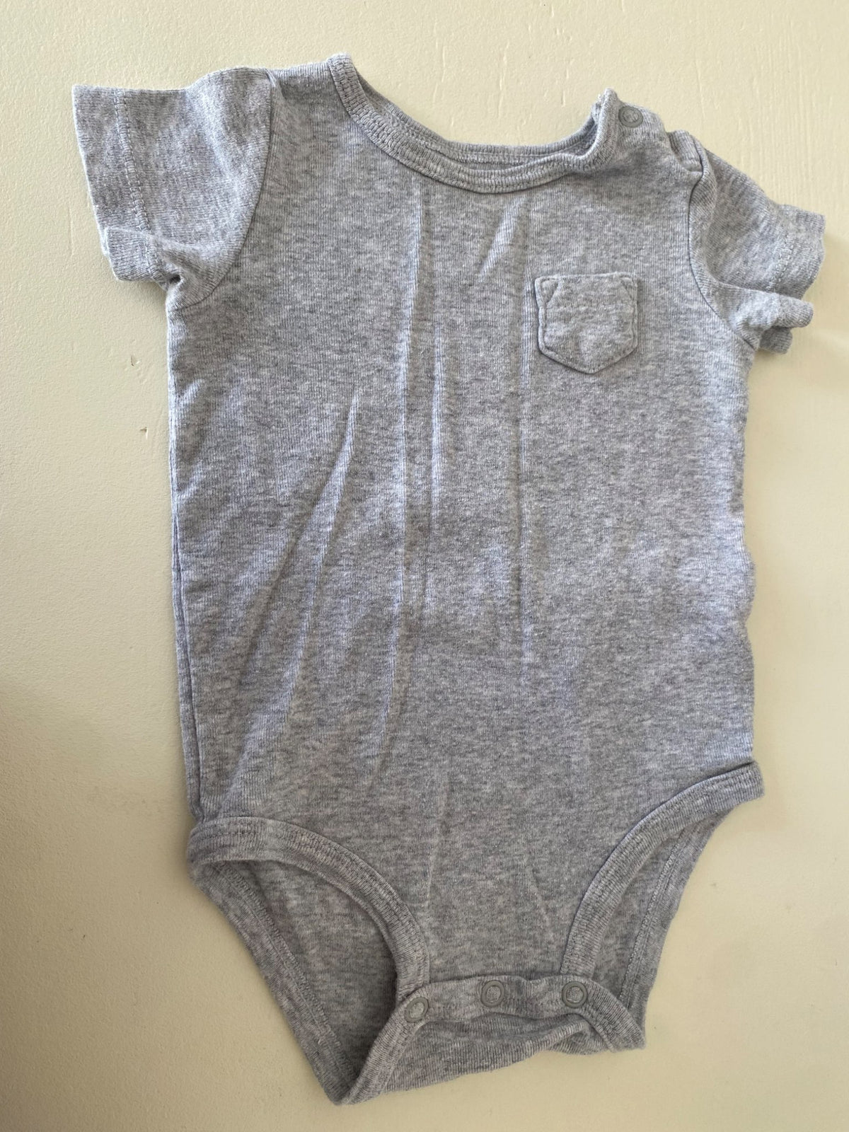 EUC Carter’s onesie bundle , Kids 9 Month (6-9M)