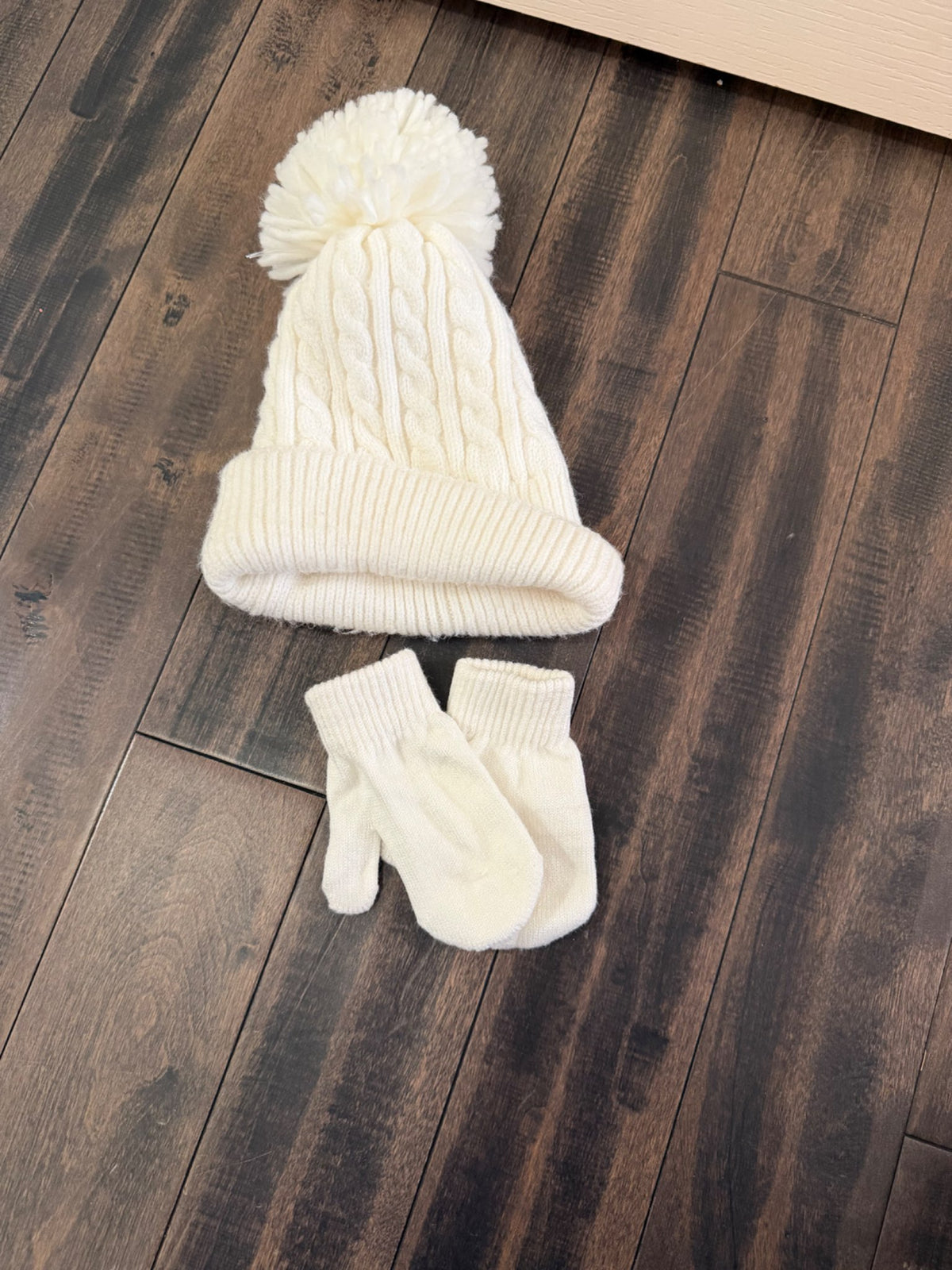 White hat/ mitts, Kids 9 Month (6-9M)