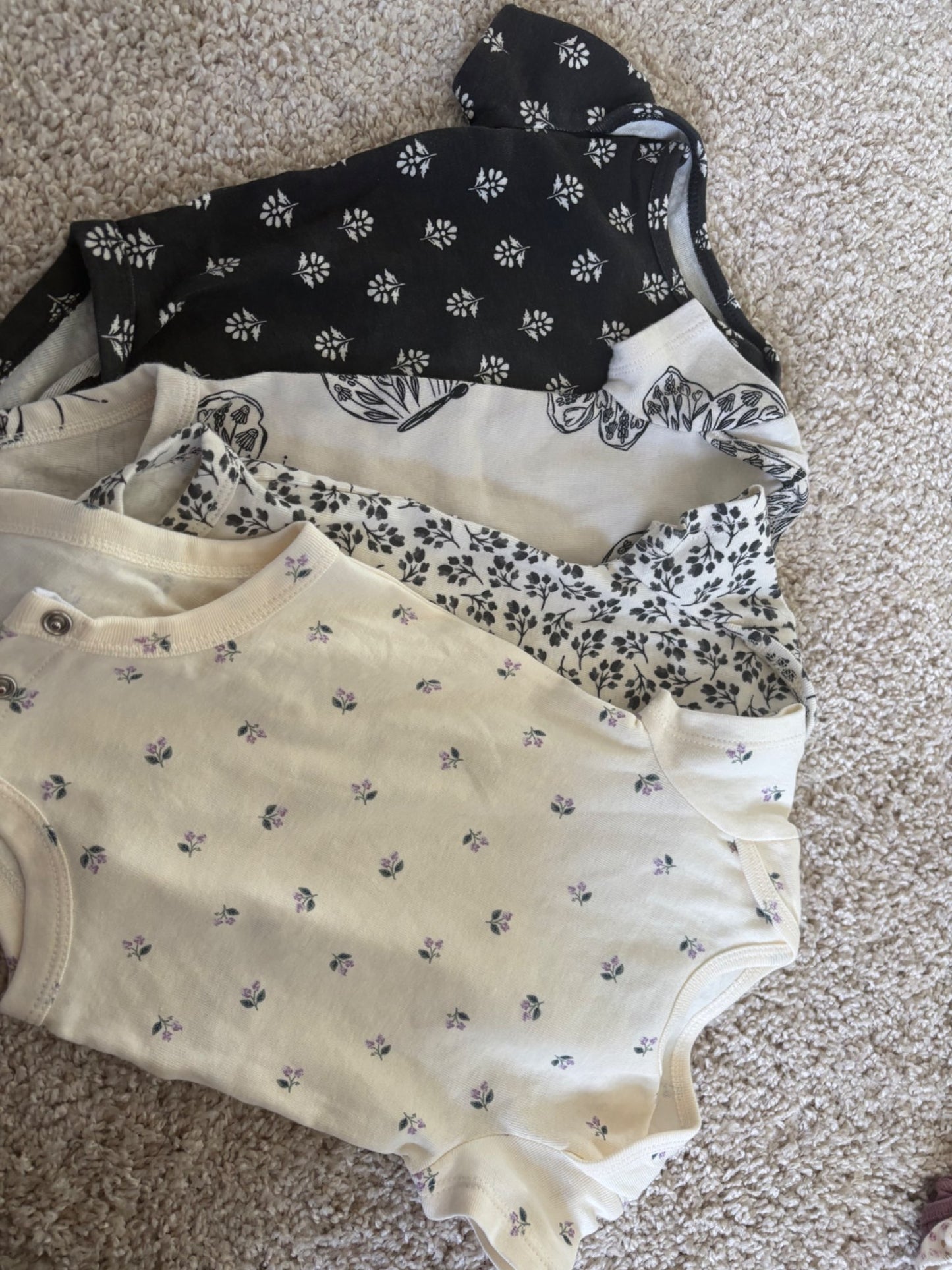 Carters onesie T-shirts , Kids 3 Month (0-3M)