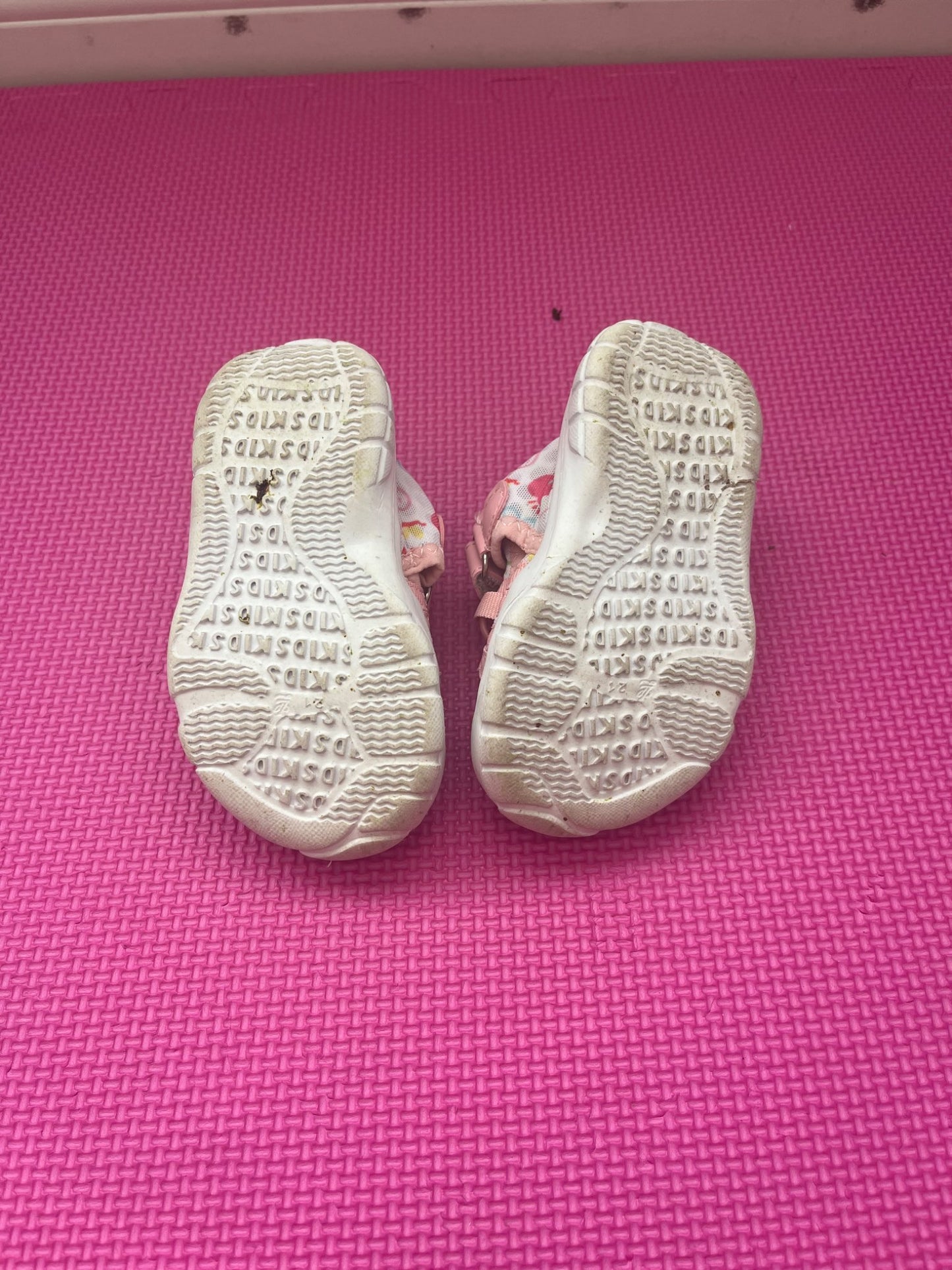 Girls sandals size 6 , Shoes 6 (Walkers:12-24 mth)