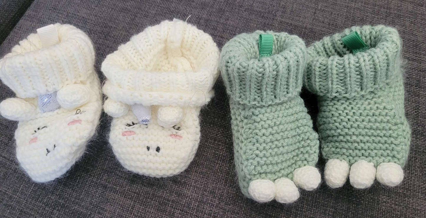 2 pairs of knit baby shoes, Unicorn and dino feet, 0-3 month, Shoes .5 (Baby: 0-12 mth)