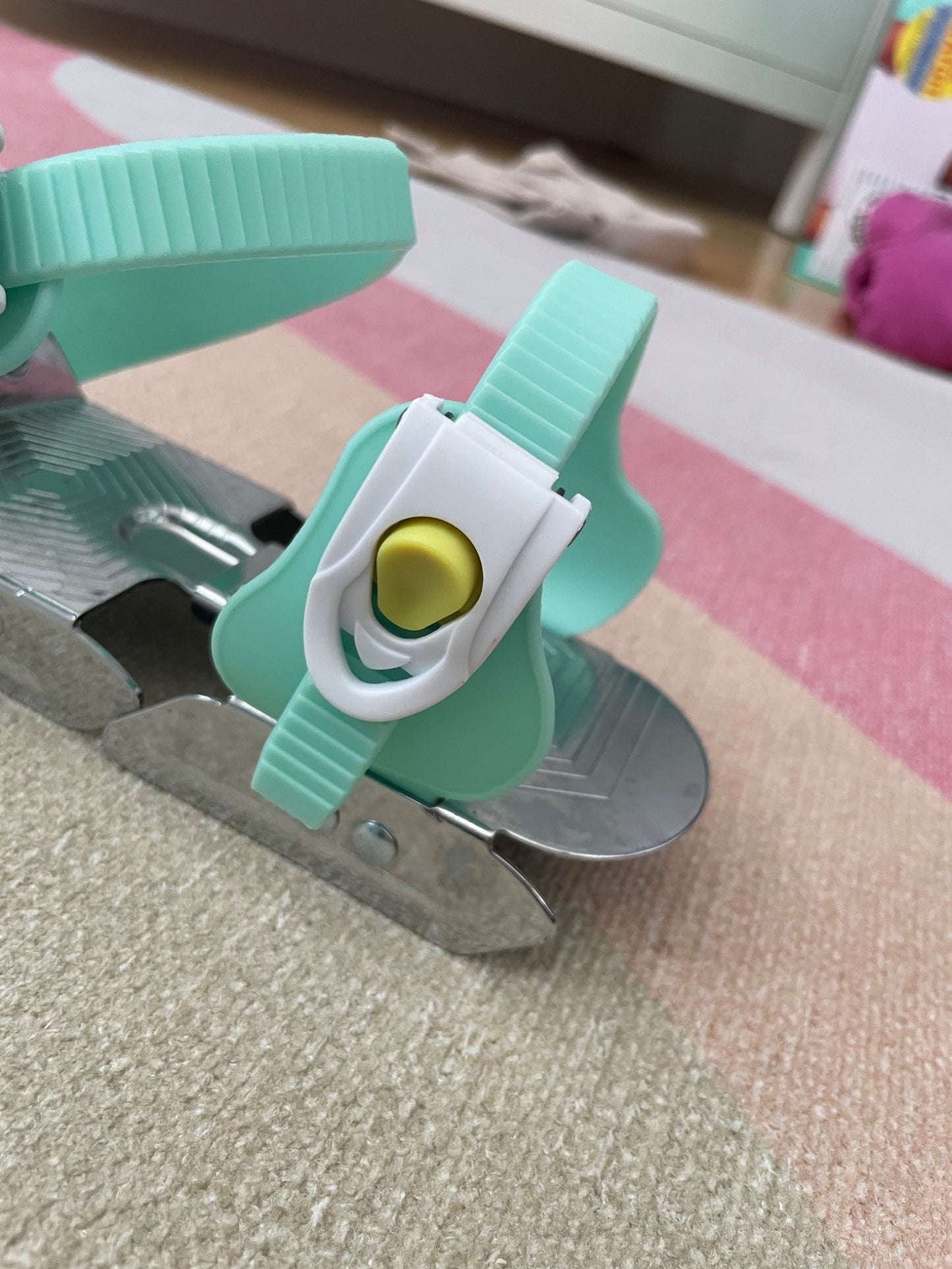 Strap on ice skates, Shoes 8 (Toddler:2-4yr)