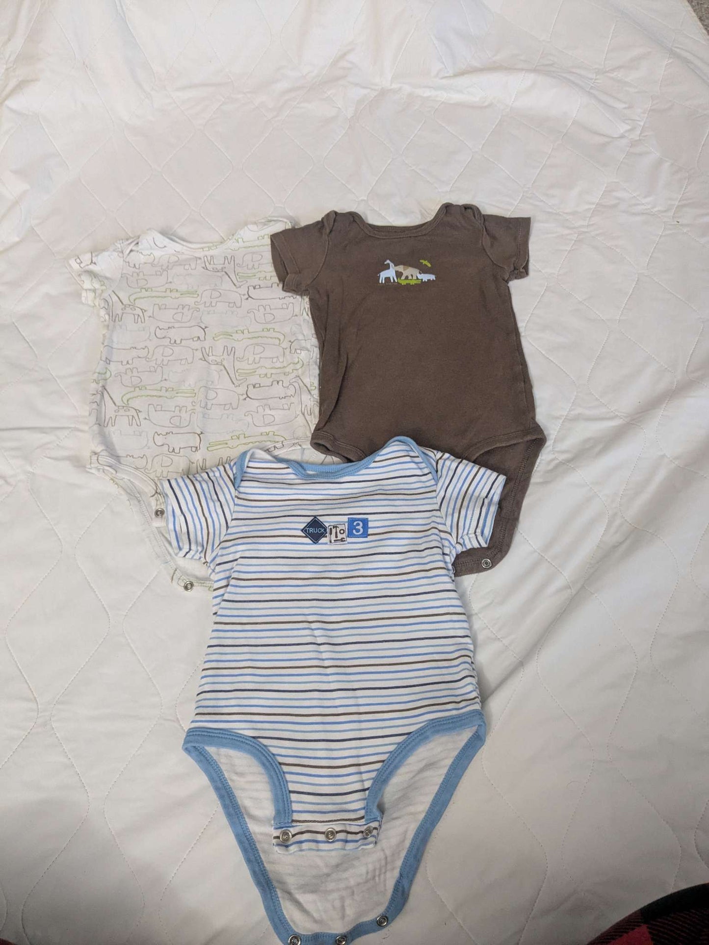 Bundle of 3 onsies, size 6-12 months, animals and stripes, Kids 9 Month (6-9M)