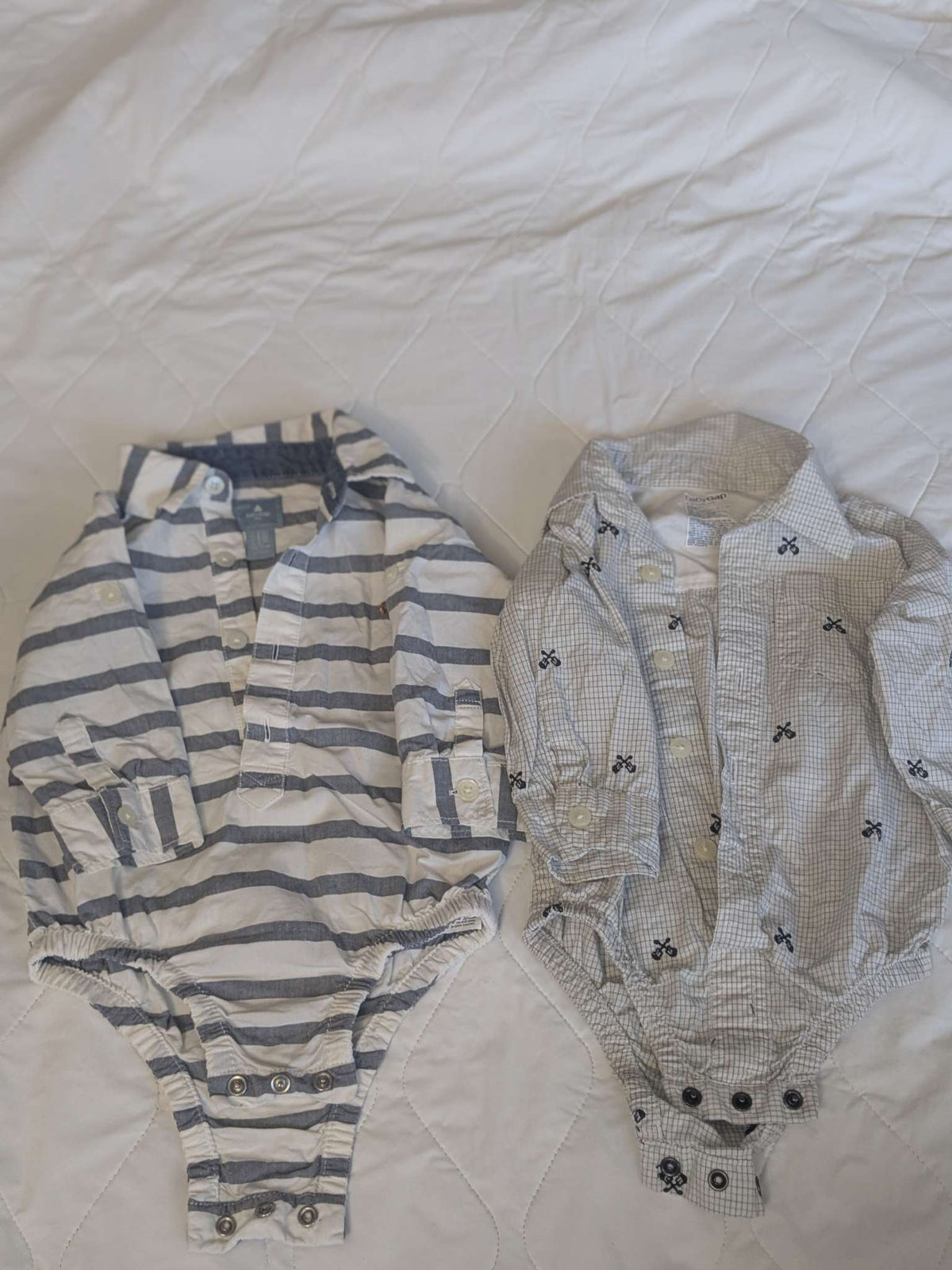 Bundle of 2 cotton dress onsies by Baby Gap, white and Gray, Kids 9 Month (6-9M)