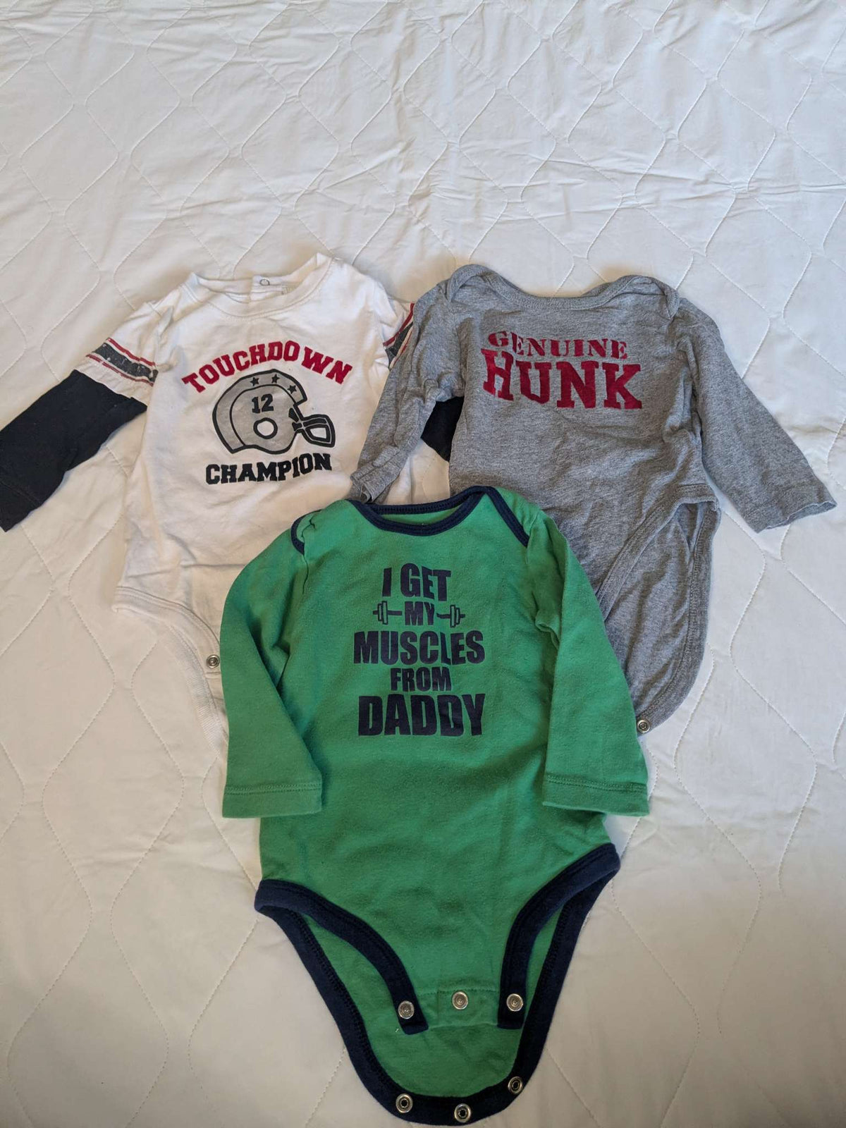 Bundle of 3 long sleeve onsies, sports and muscle, Kids 9 Month (6-9M)