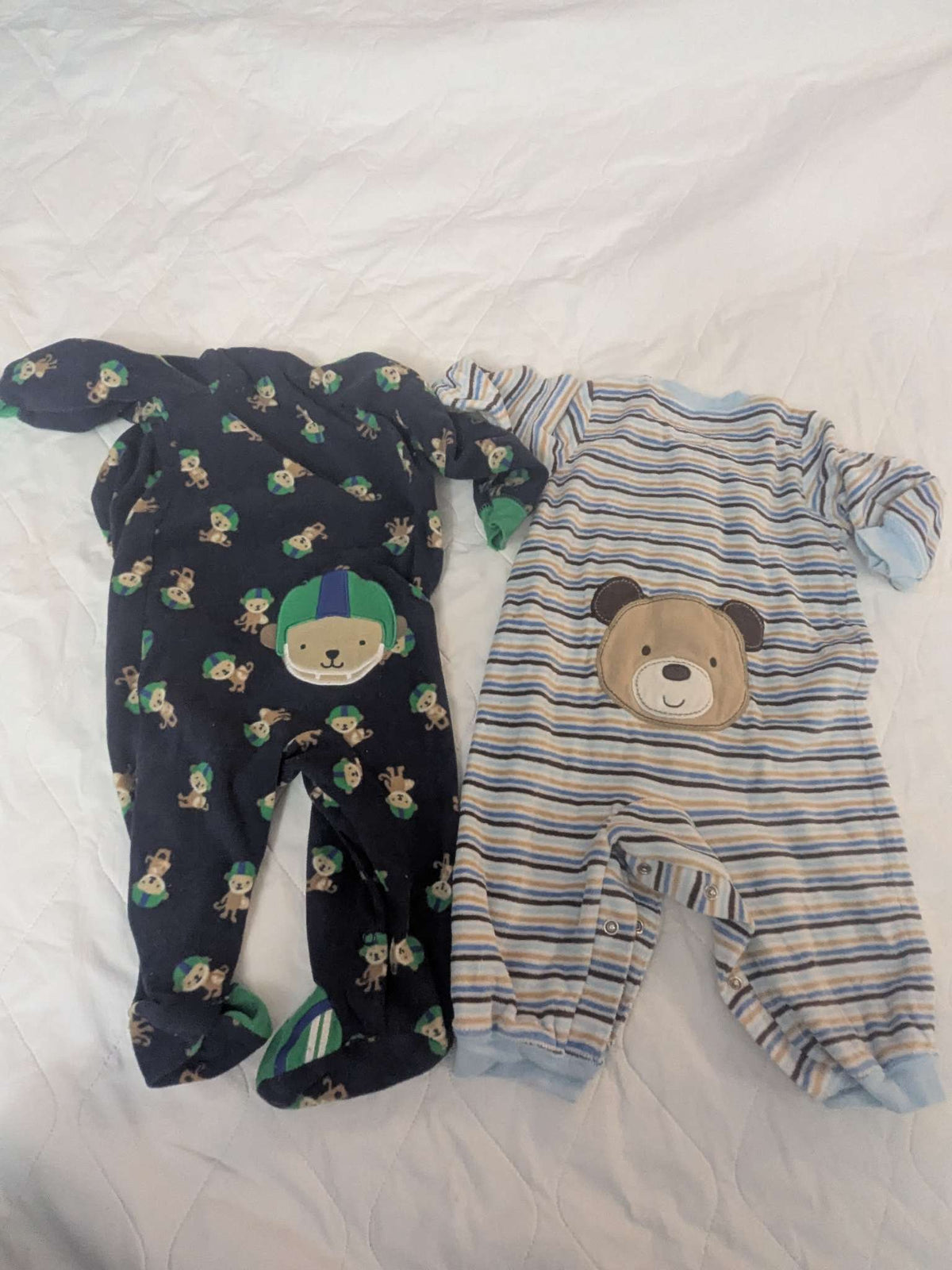 Bundle of 3 fleece pajamas, including a christmas one, Kids 6 Month (3-6M)