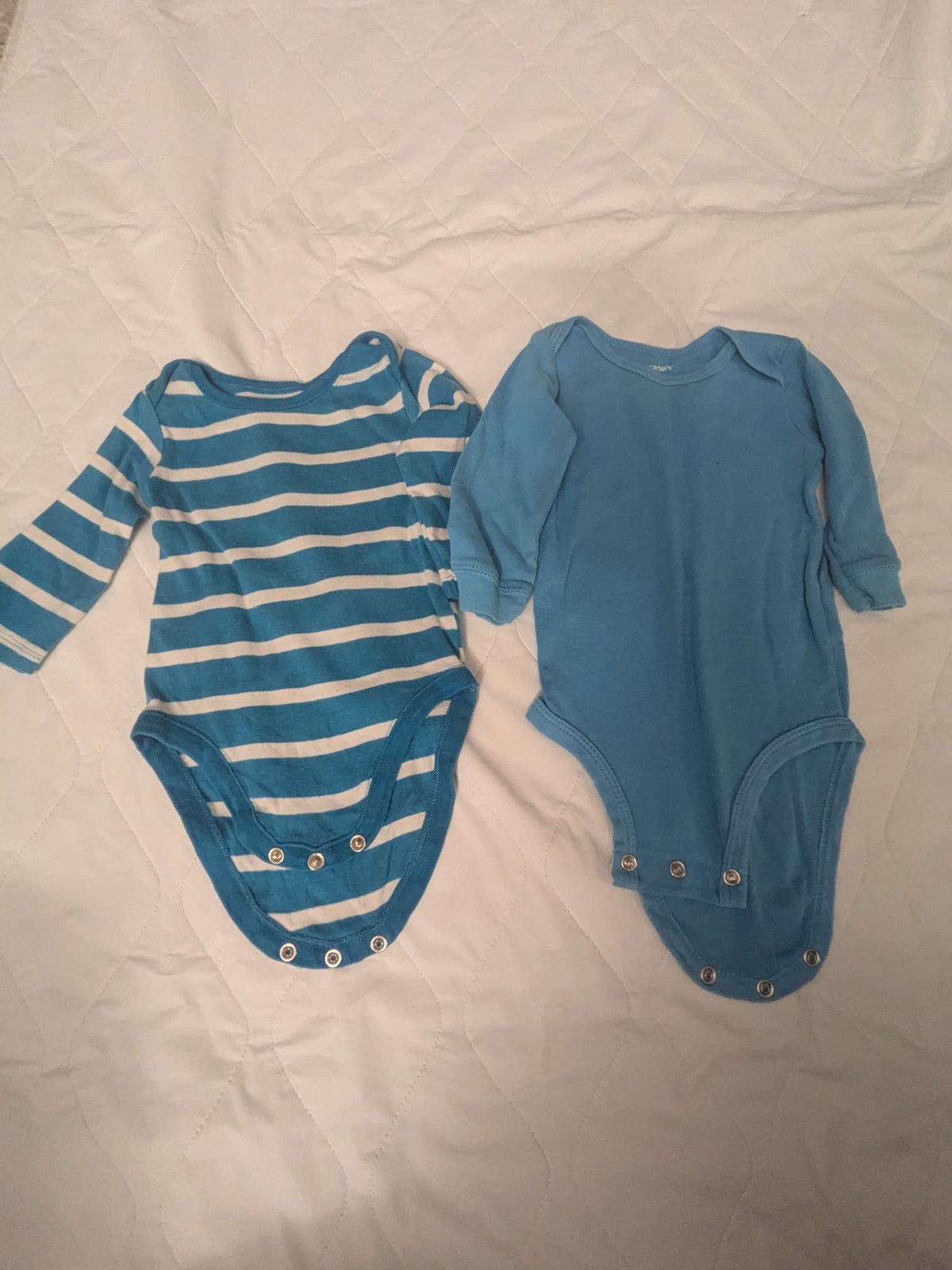 Bundle of 2 blue long sleeve onesies, Kids 6 Month (3-6M)