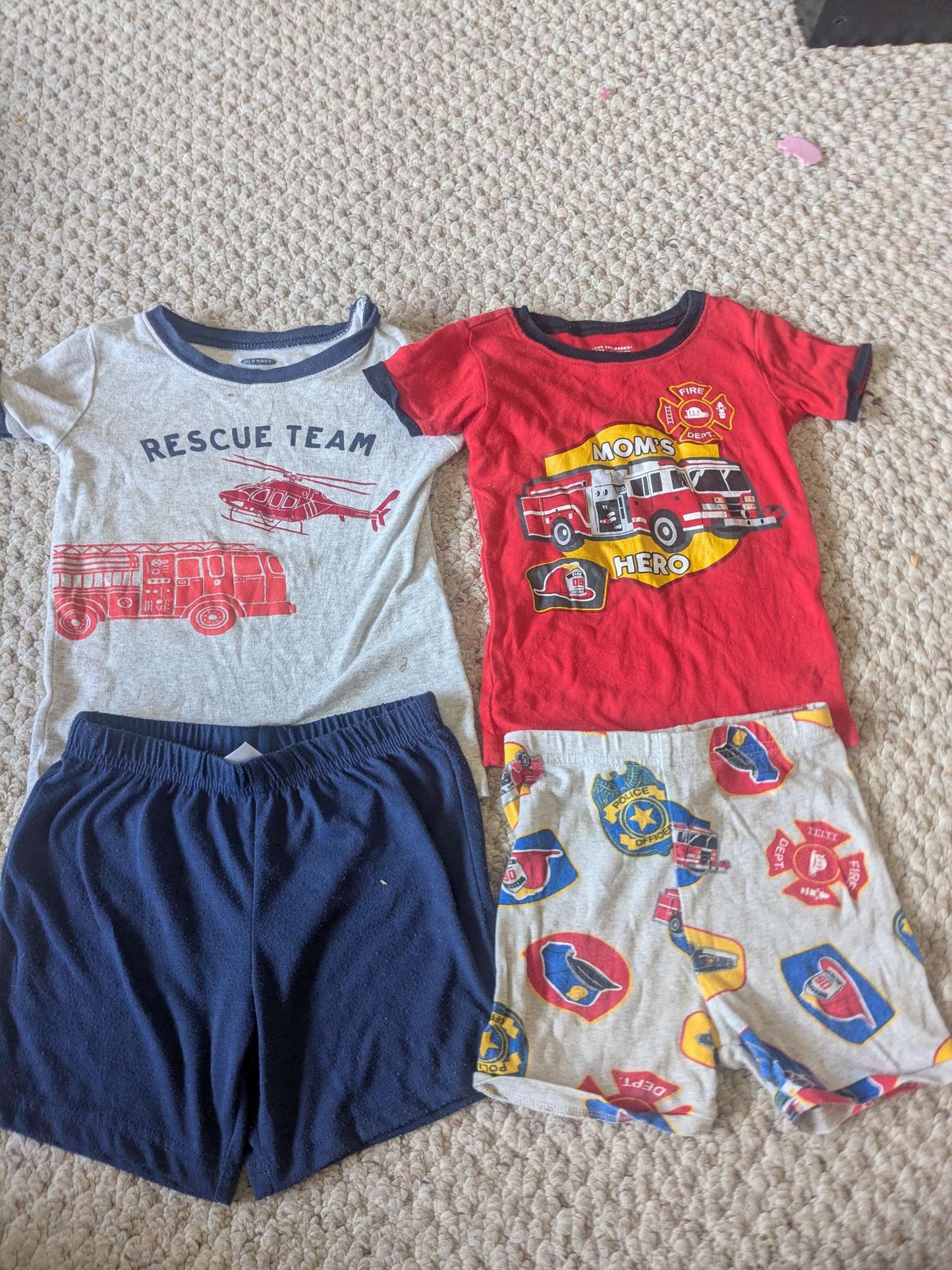 Bundle of 2 boy summer pajamas, size 3T and 5T, Kids 3T