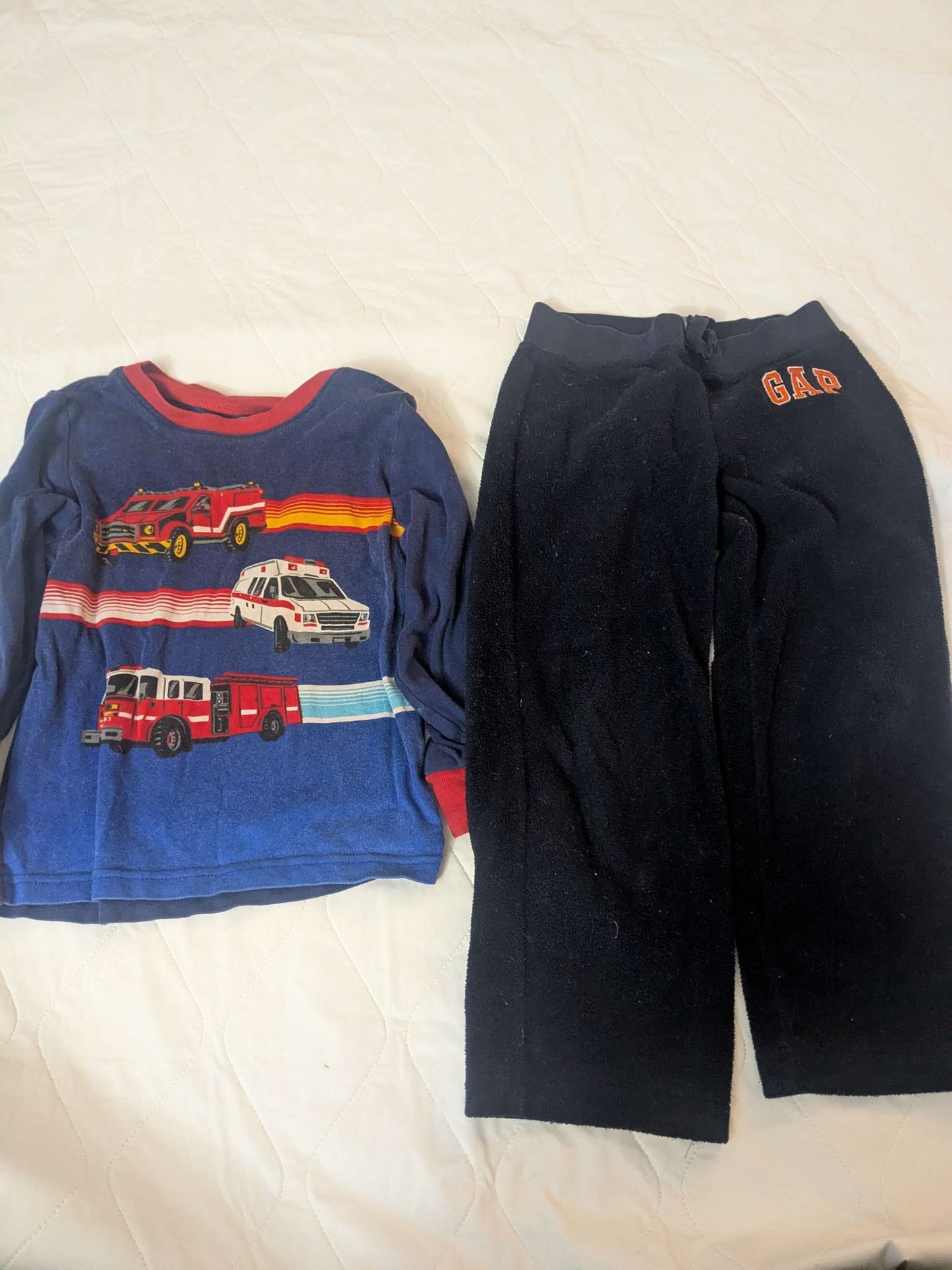 Rescue vehicle pajama shirt with warm pants , size 4, Kids 4/4T