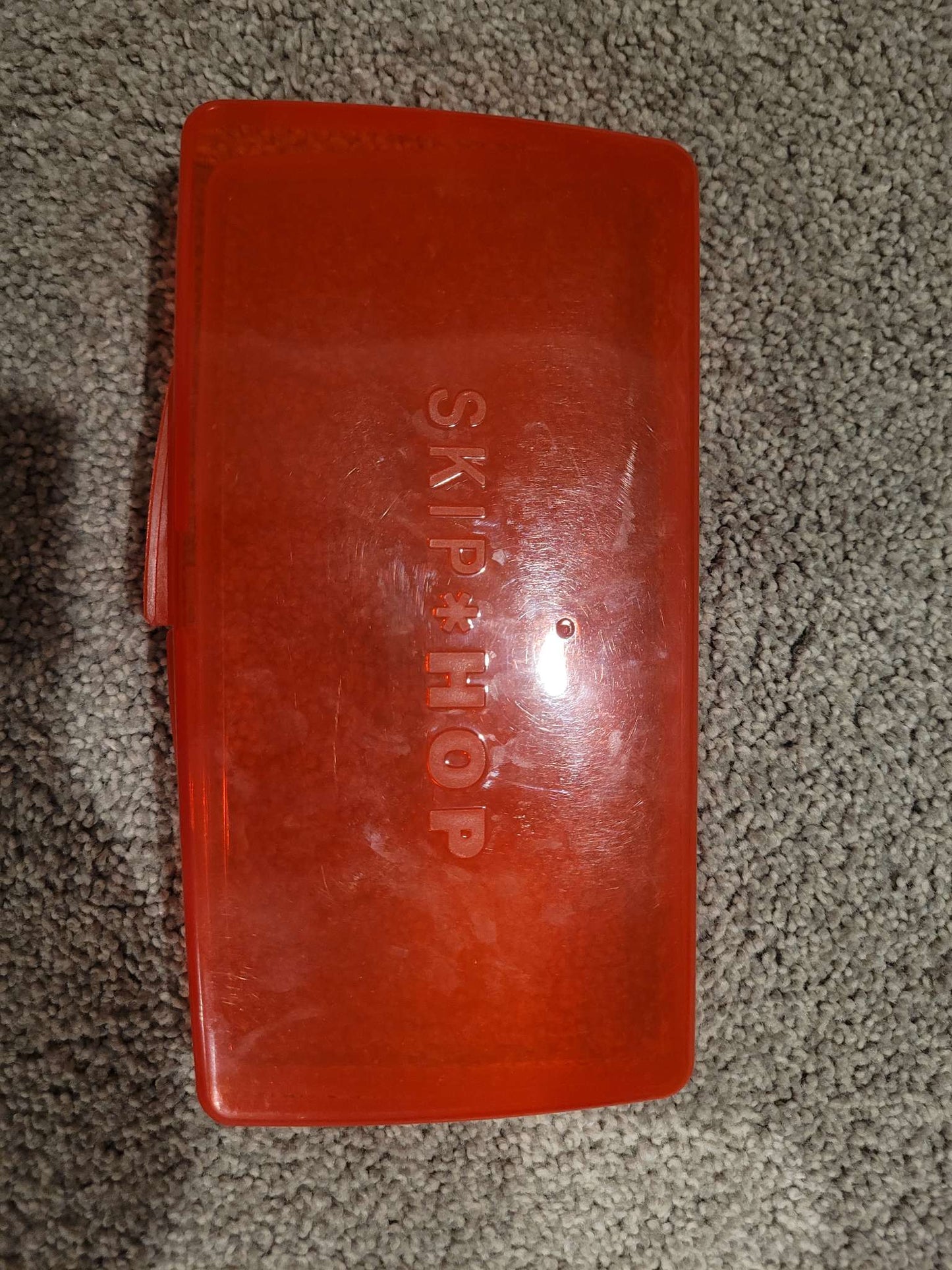 Skip hop travel wipes container