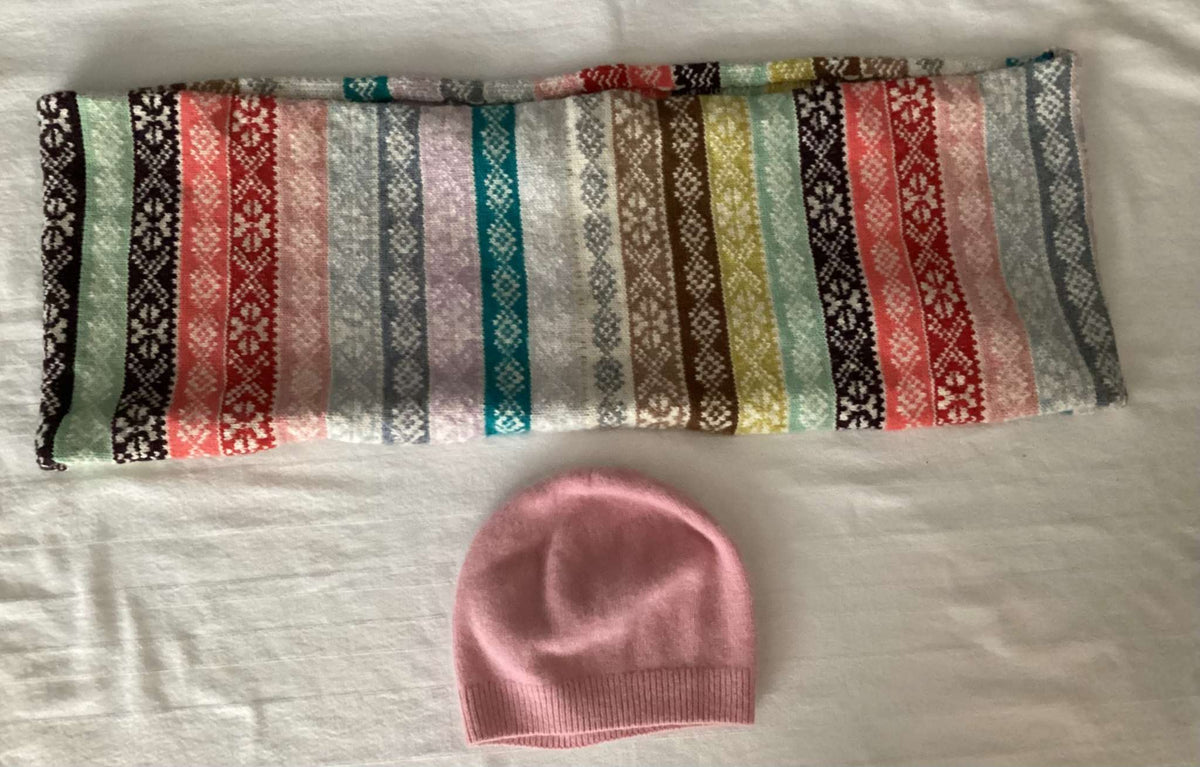 Bundle of 2 Winter Items: Girls Gap Infinity Scarf, Gap Wool Toque, Kids 8