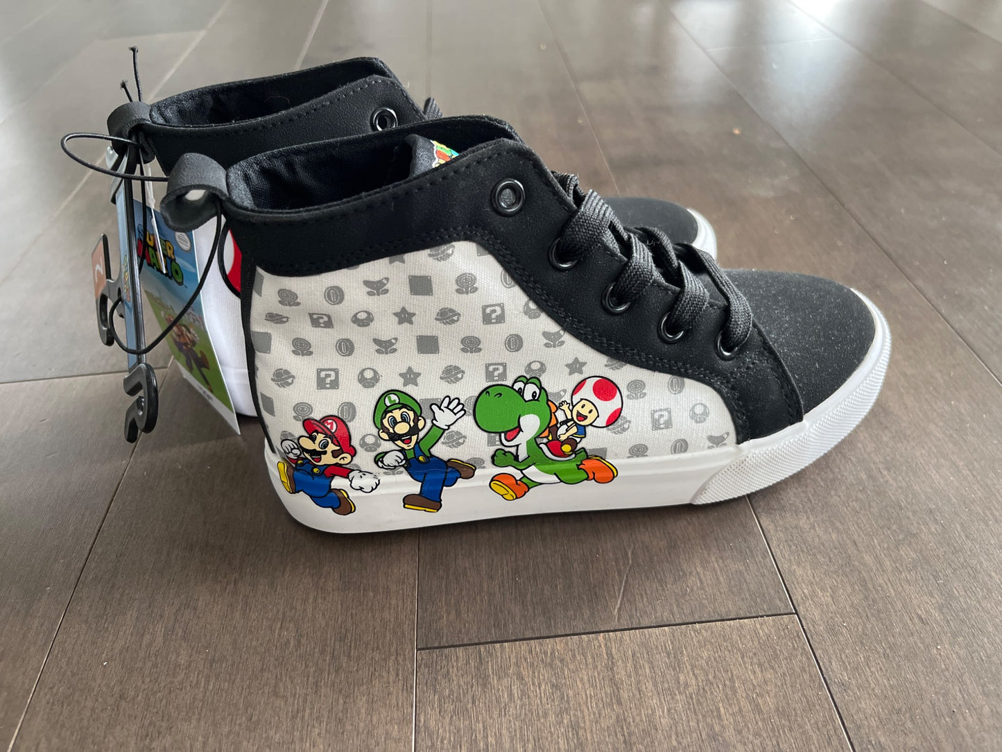 Super Mario High Top Shoes - BNWT - Sz 2, Shoes 2 (Kids:4-8yr)