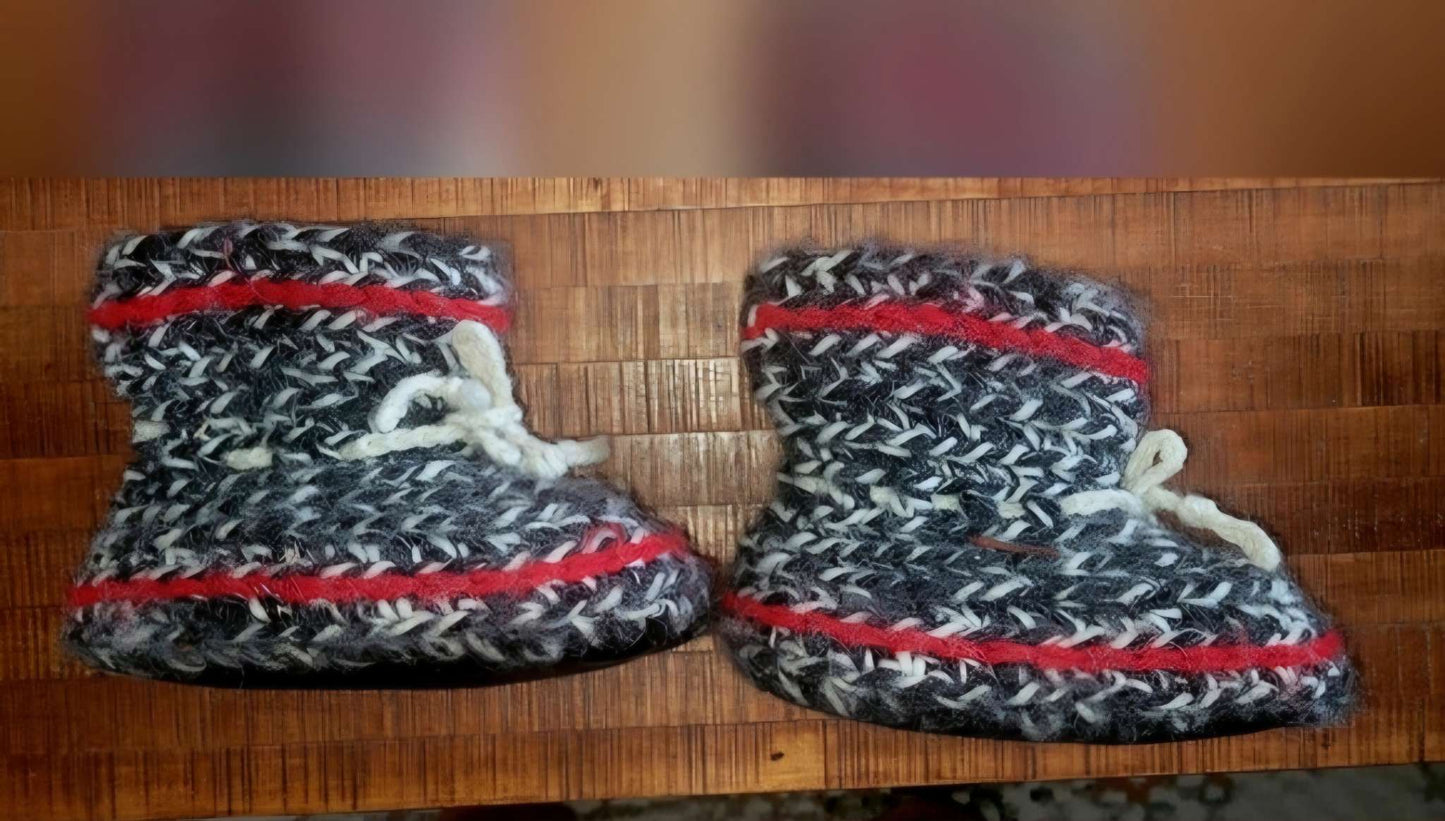 Cozy knit Moc booties, Shoes 5 (Walkers:12-24 mth)