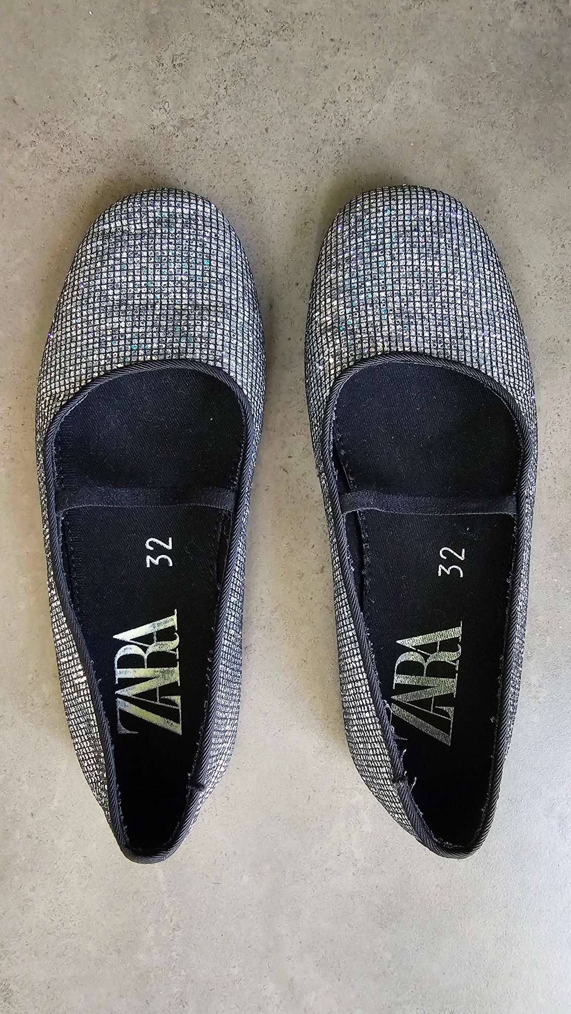 Zara Girls Silver Rhinestone Flats – Size 1, Shoes 1 (Kids:4-8yr)