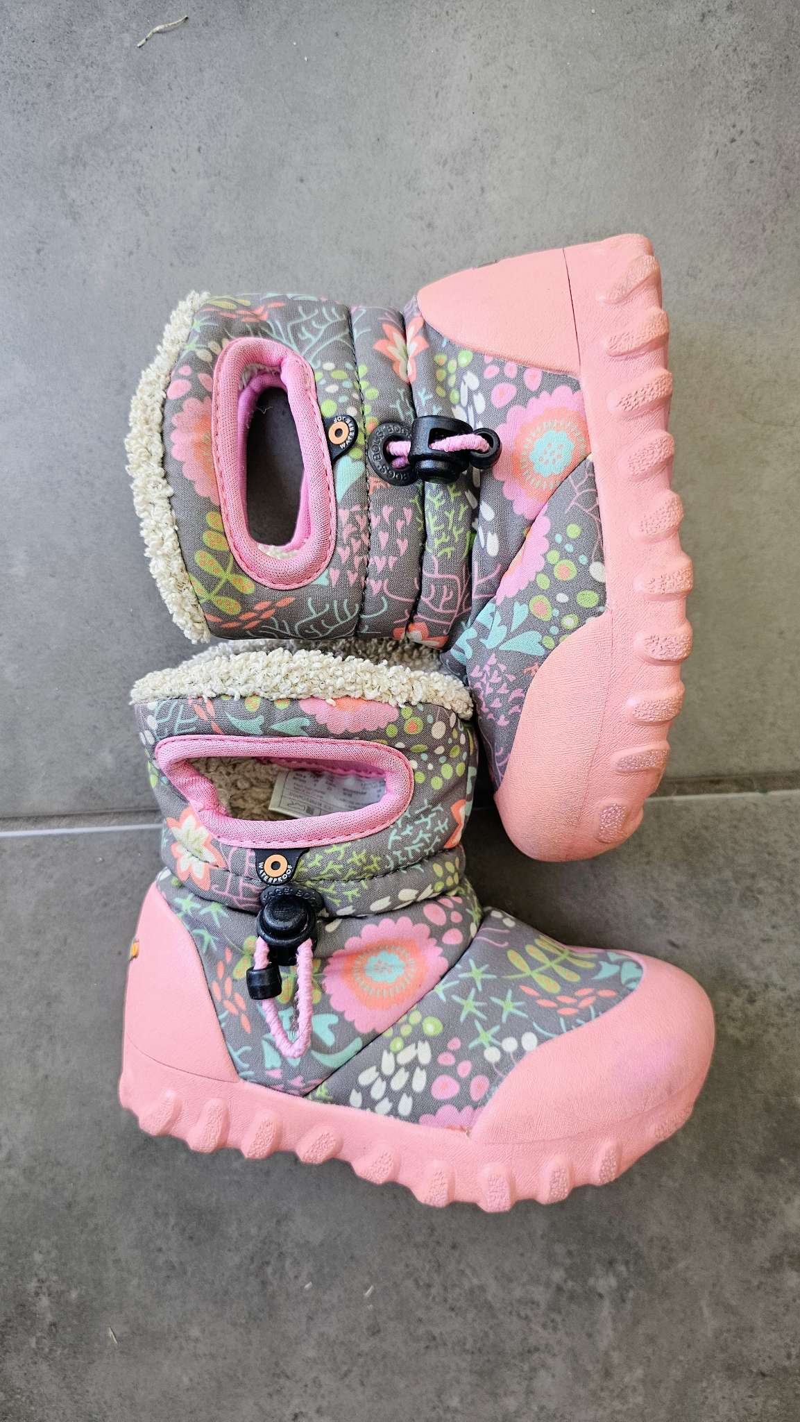 Bogs Kids Pink Floral Boots - size 6, Shoes 6 (Walkers:12-24 mth)