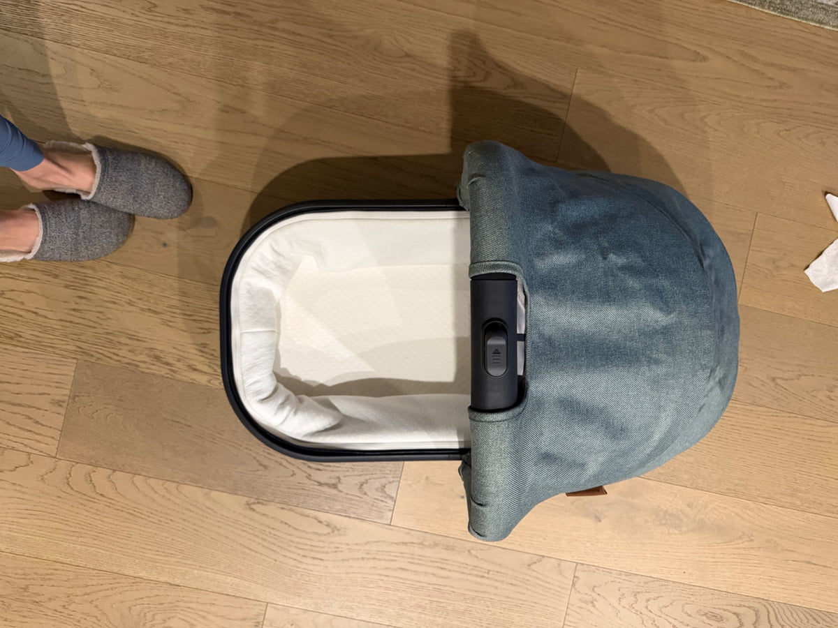 Uppa Baby Bassinet in Gwen v2