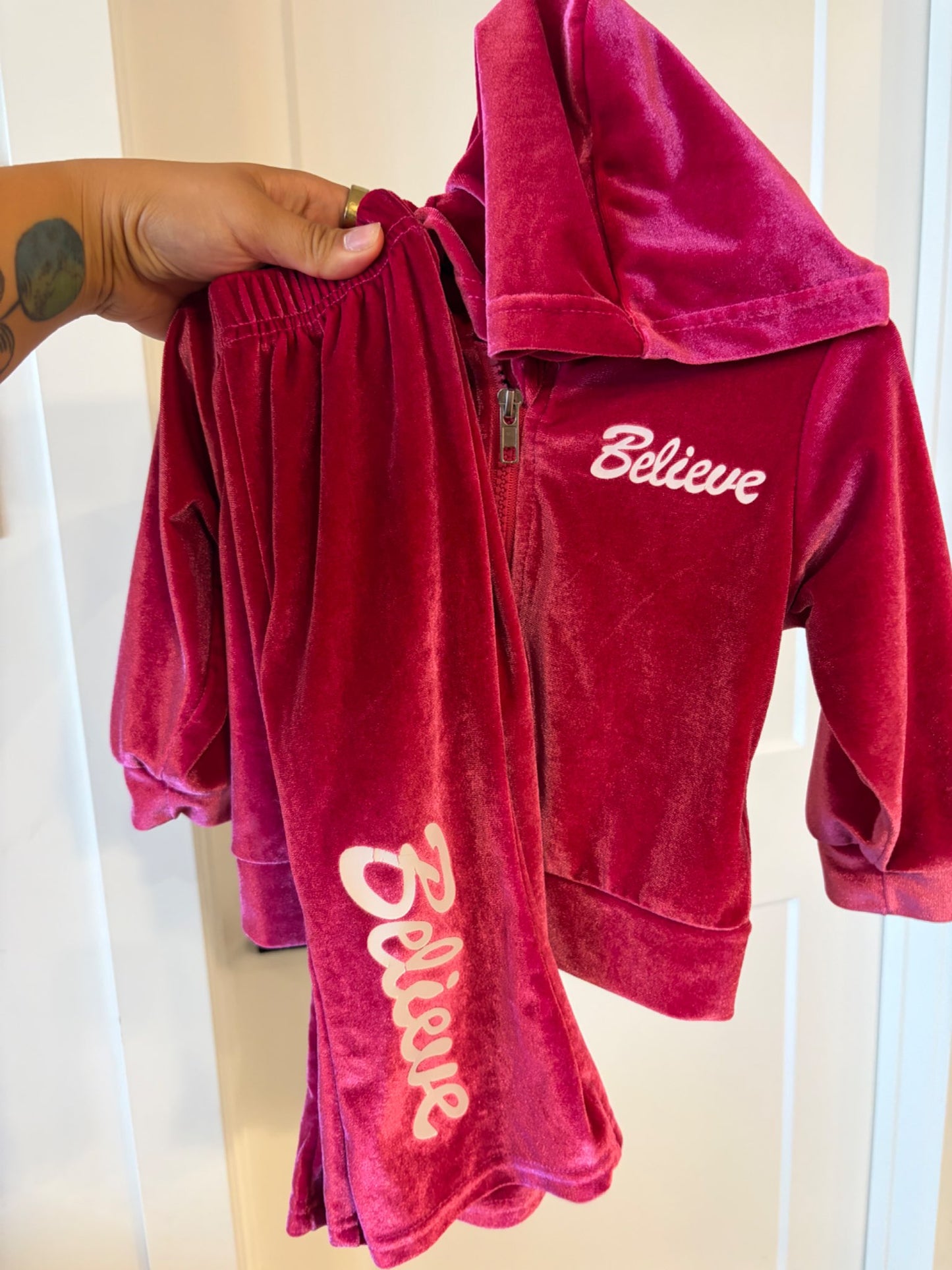 “believe” pink velvet sweat set, 9M , Kids 9 Month (6-9M)