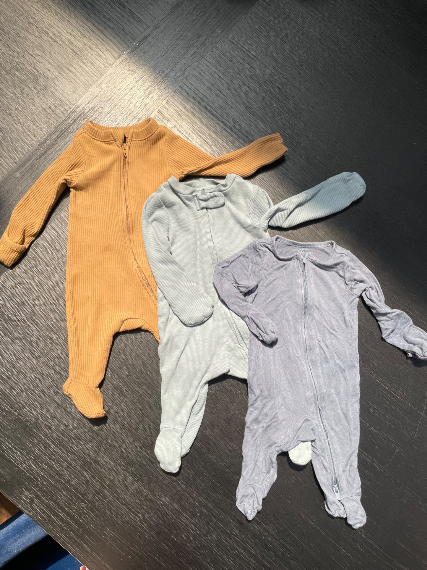 Carters/Old Navy NB Sleepers bundle , Kids Newborn
