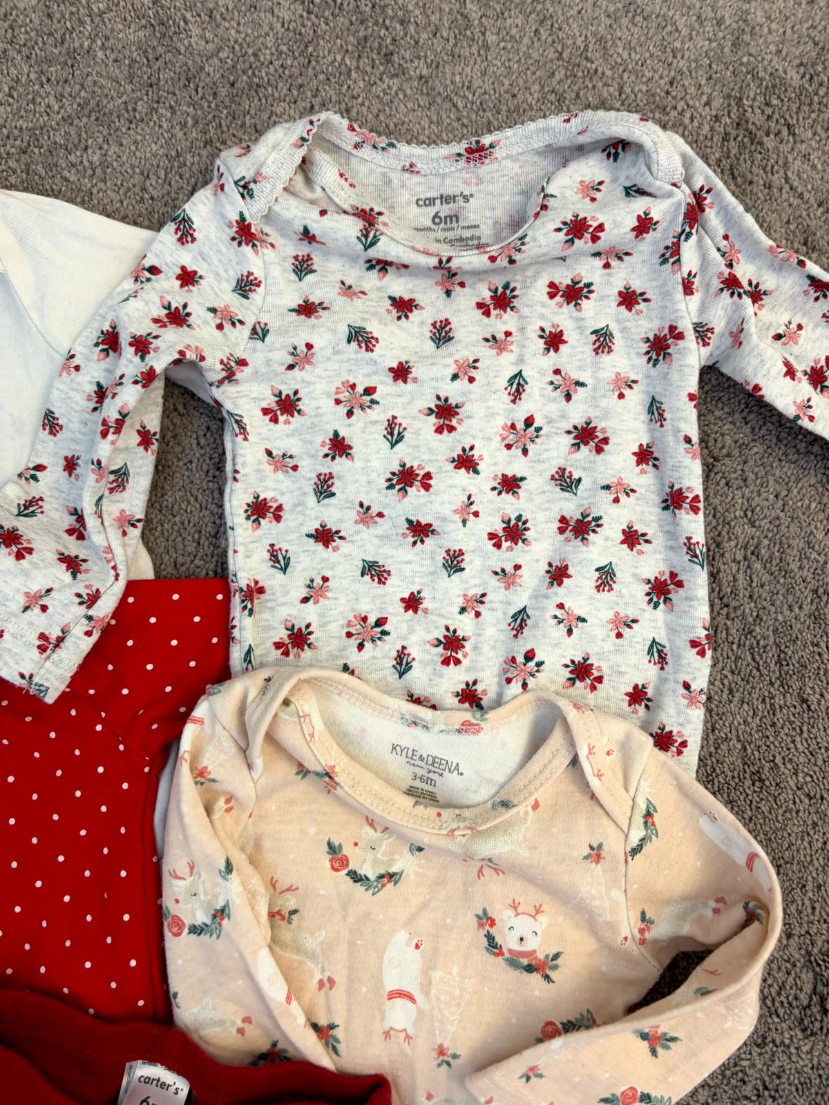 Holiday Christmas outfit bundle - 4 onesies, 1 legging (6 months), Kids 6 Month (3-6M)