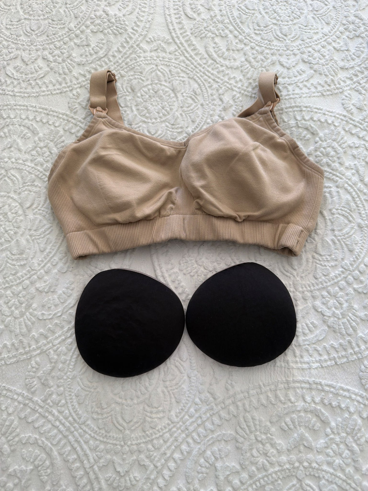 Nursing Bras and leakproof pads, Maternity M (8-10)