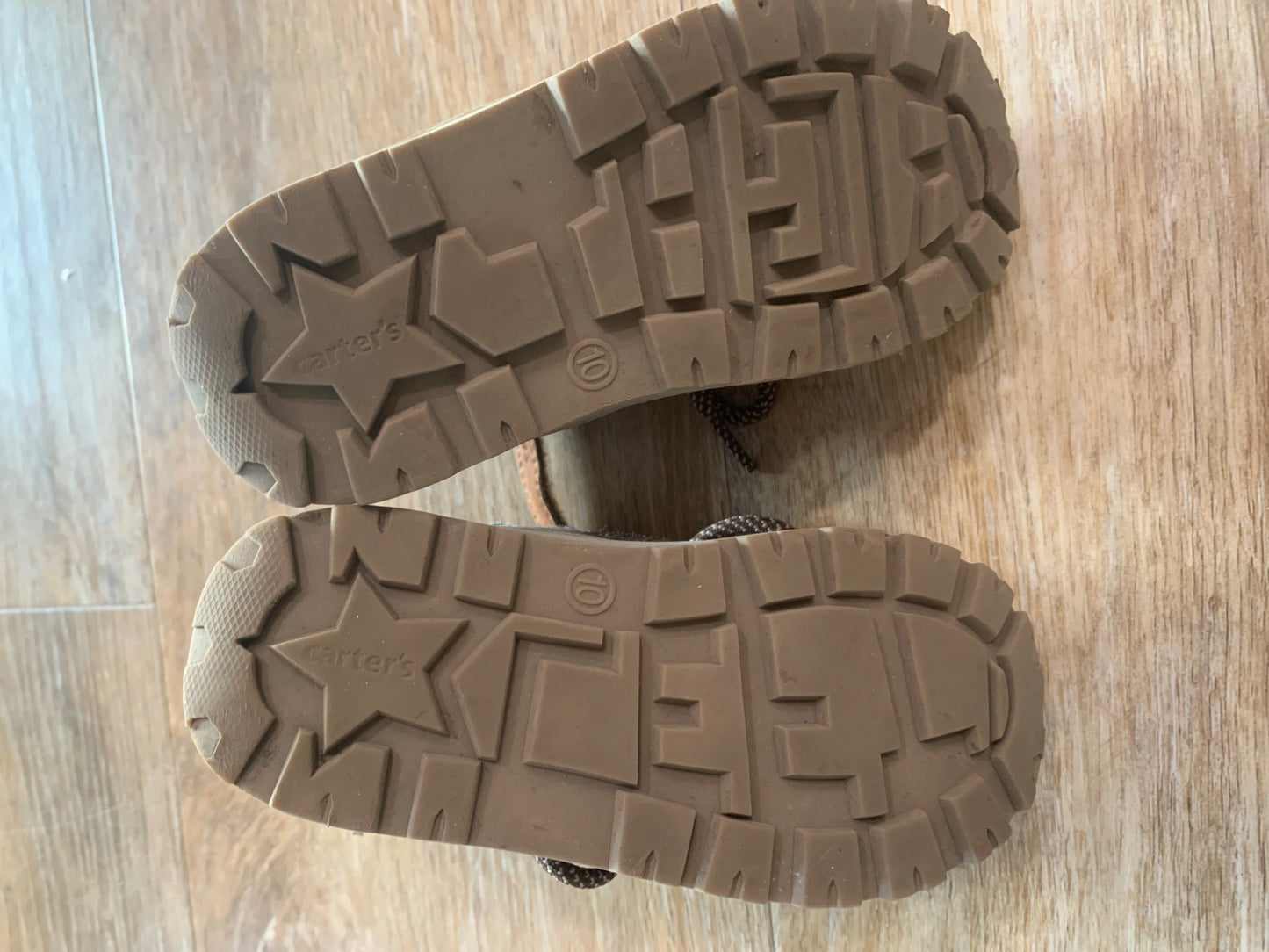 Carters boys winter short boot size 10, Shoes 10 (Toddler:2-4yr)