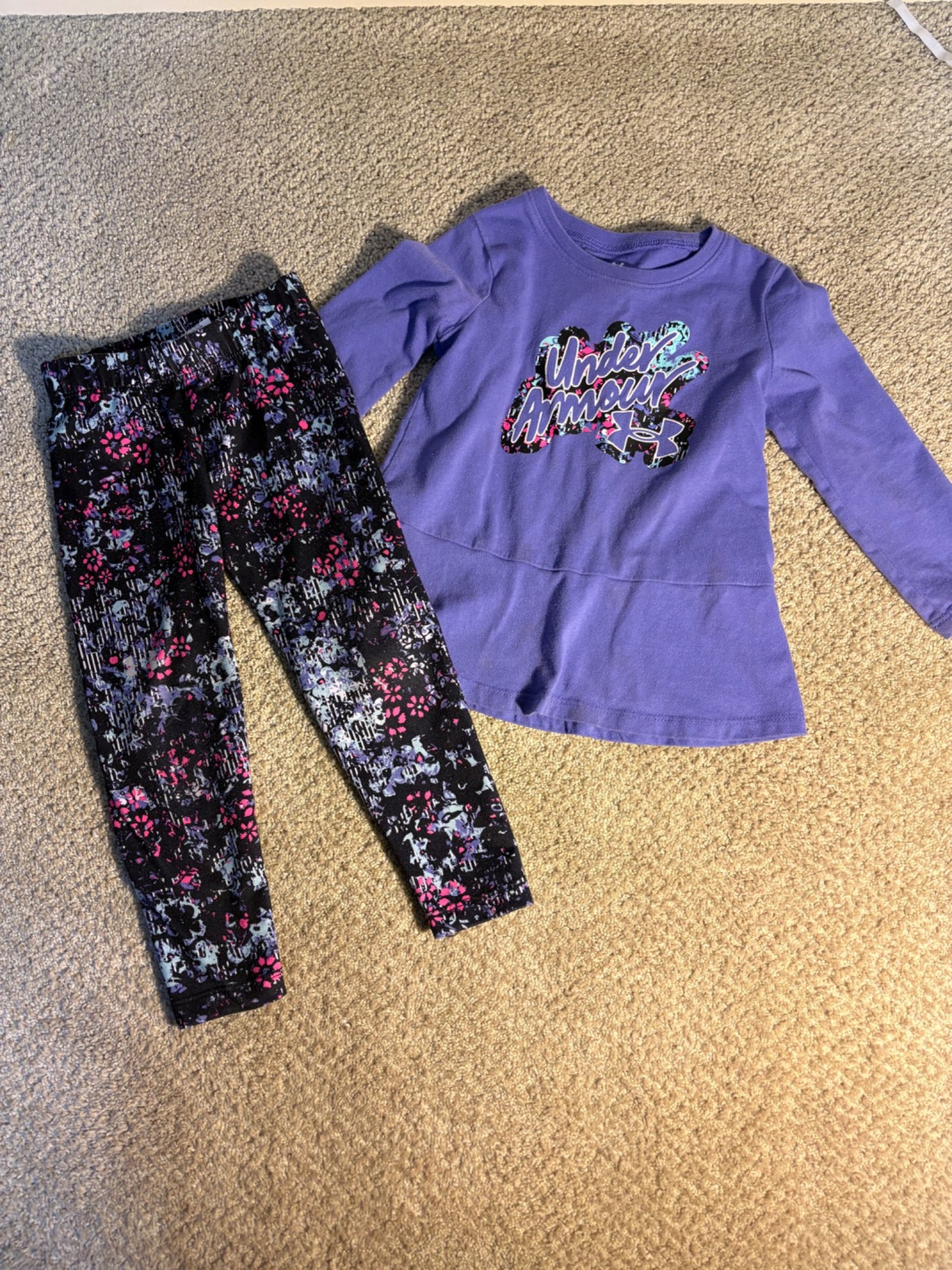 Under armour matching set shirt and pants 24 months , Kids 24 Month (18-24M)