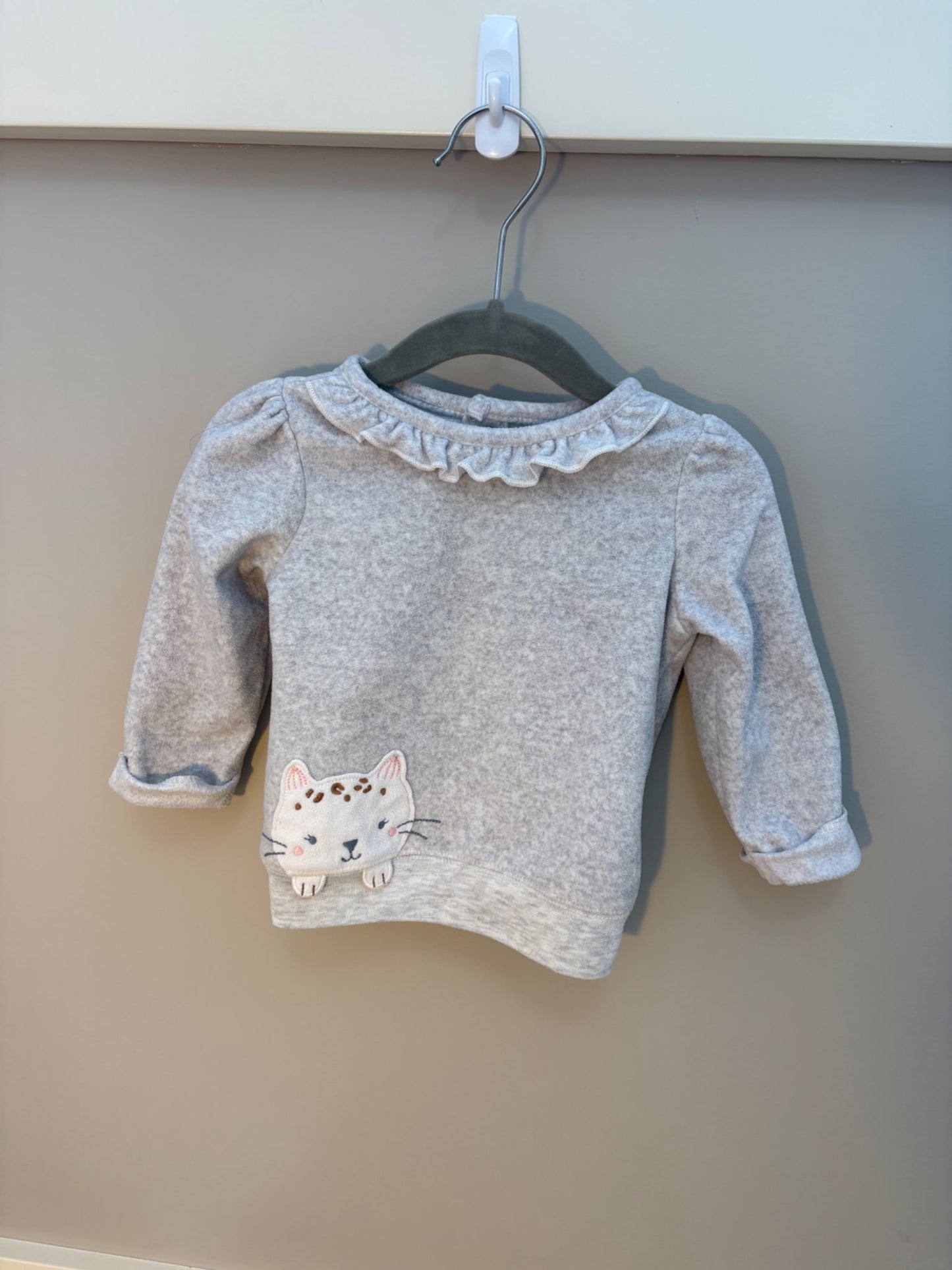 Two sweater lot 6-9 months, Kids 9 Month (6-9M)