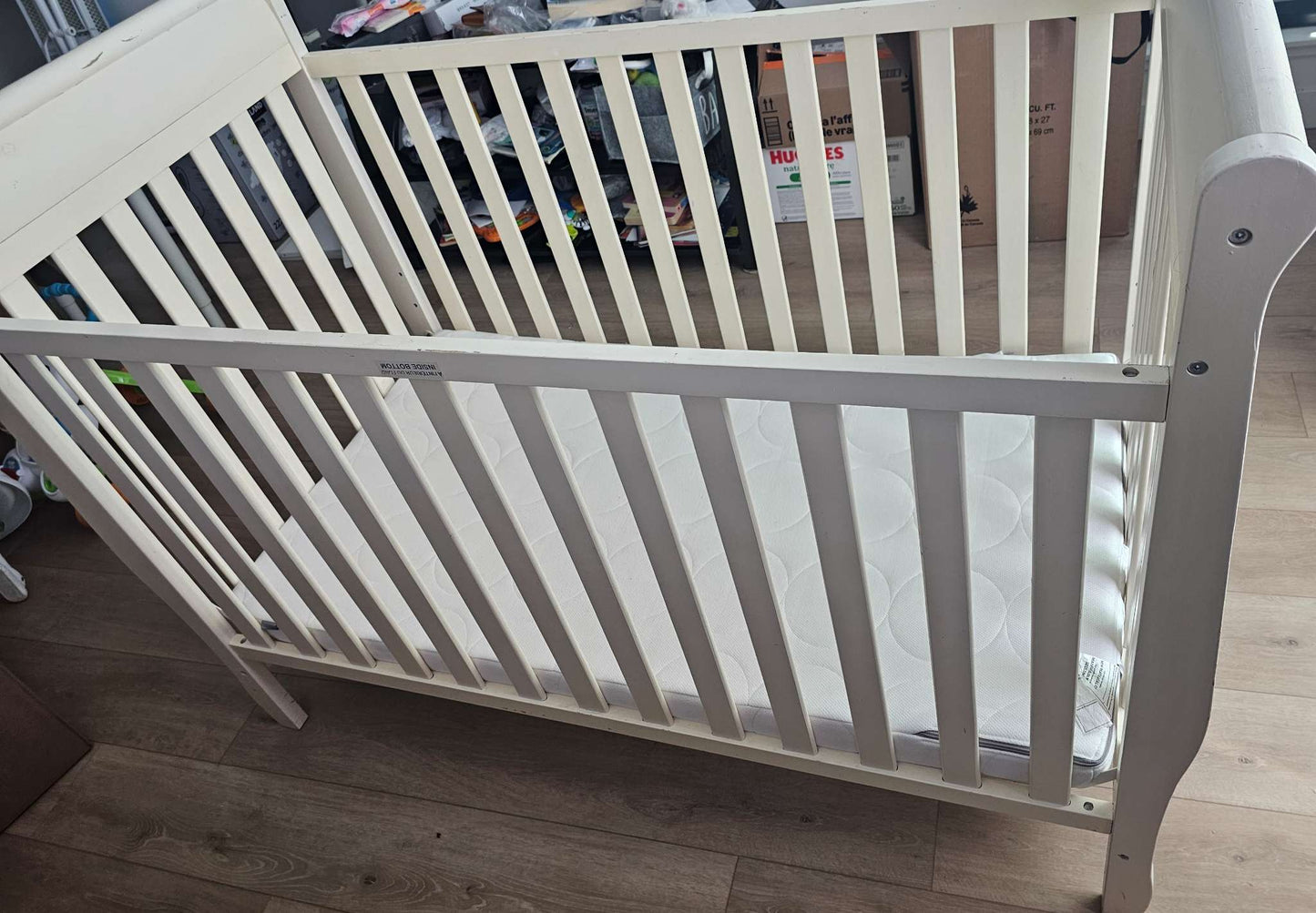 Graco Crib with Matress and Matress Protector