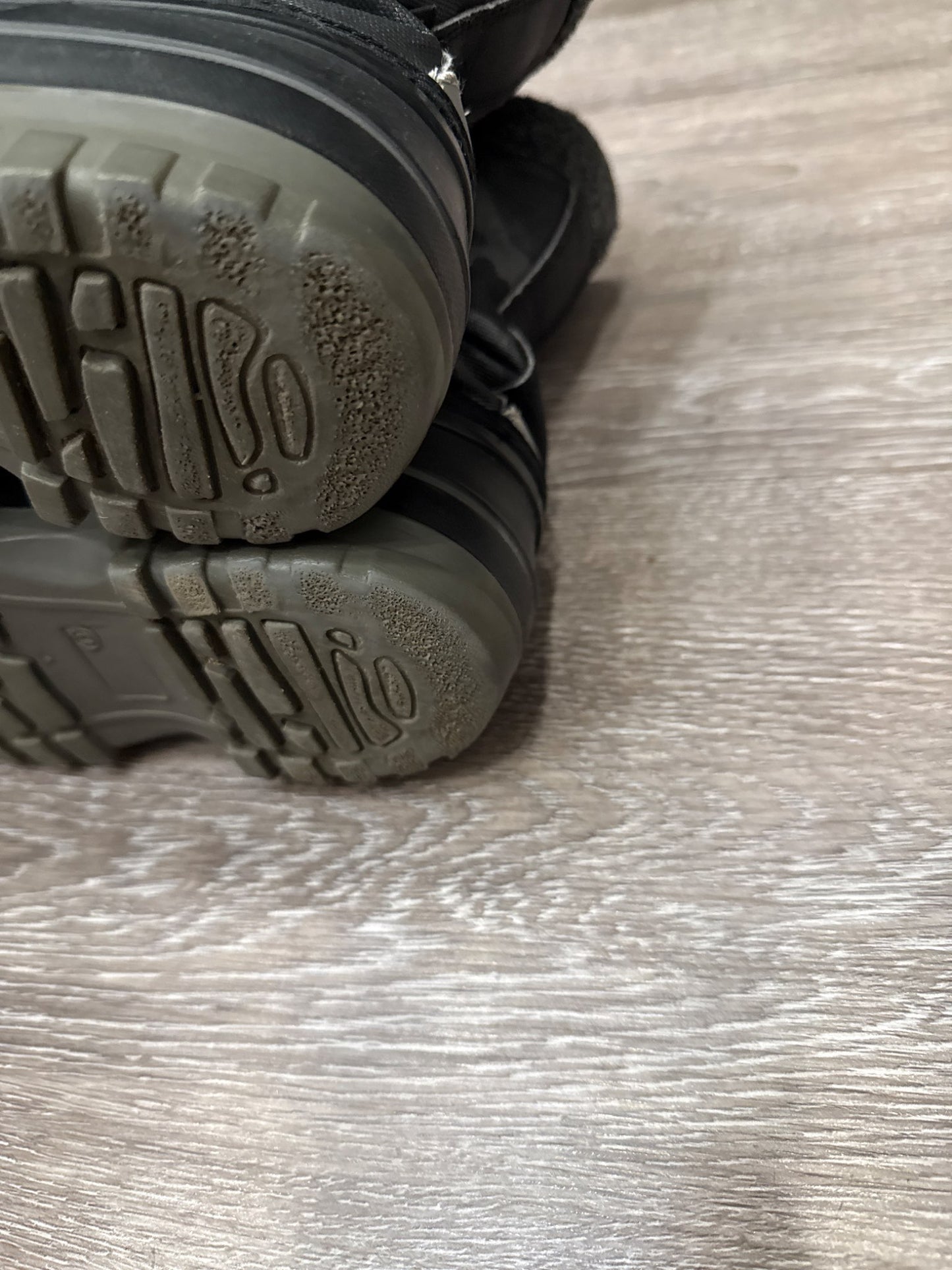 Size Thirteen boys Thinsulate boots- some wear, Shoes 13 (Kids:4-8yr)