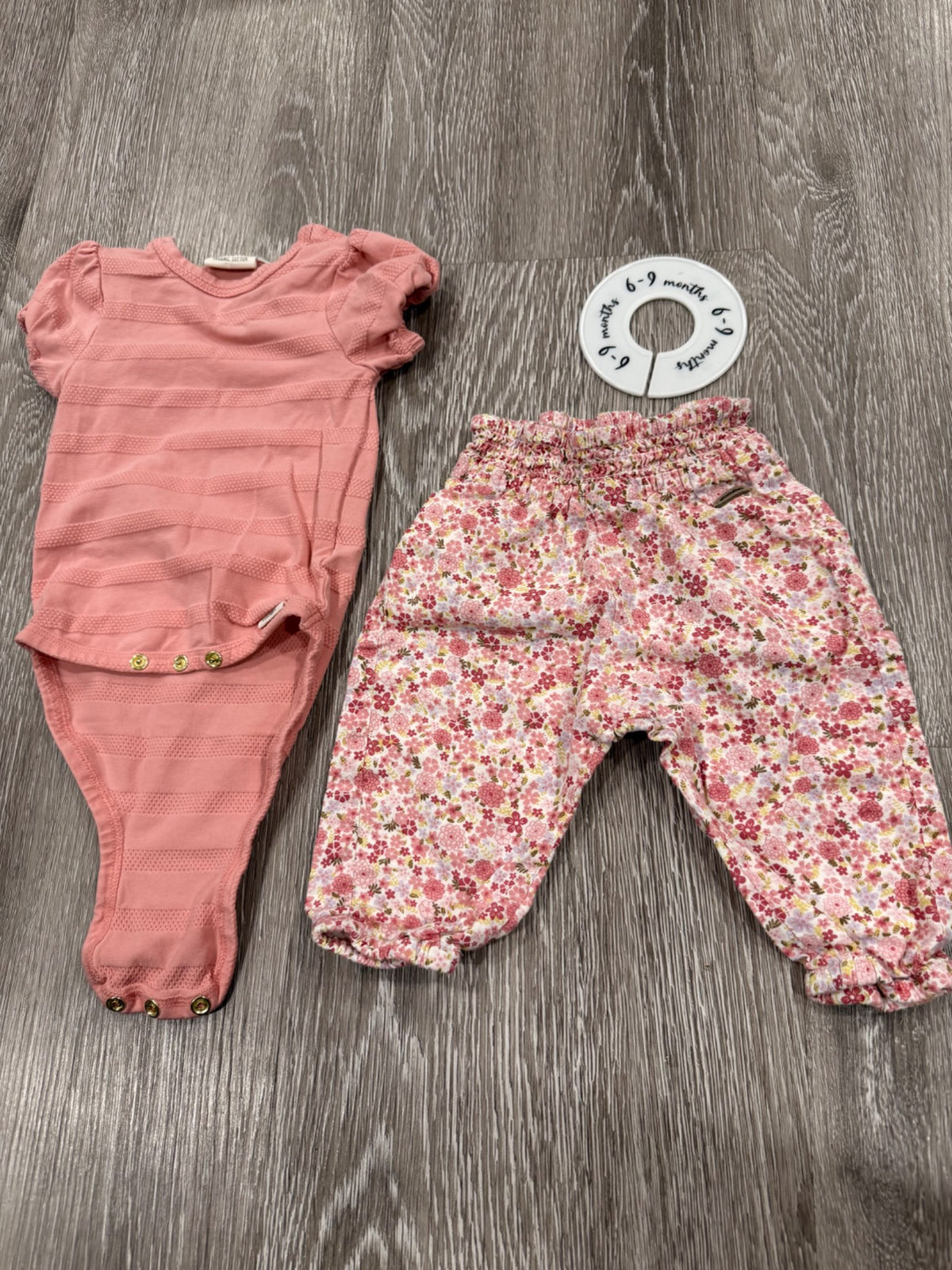 Minymo Set coral onesie with floral parachute pants, Kids 9 Month (6-9M)