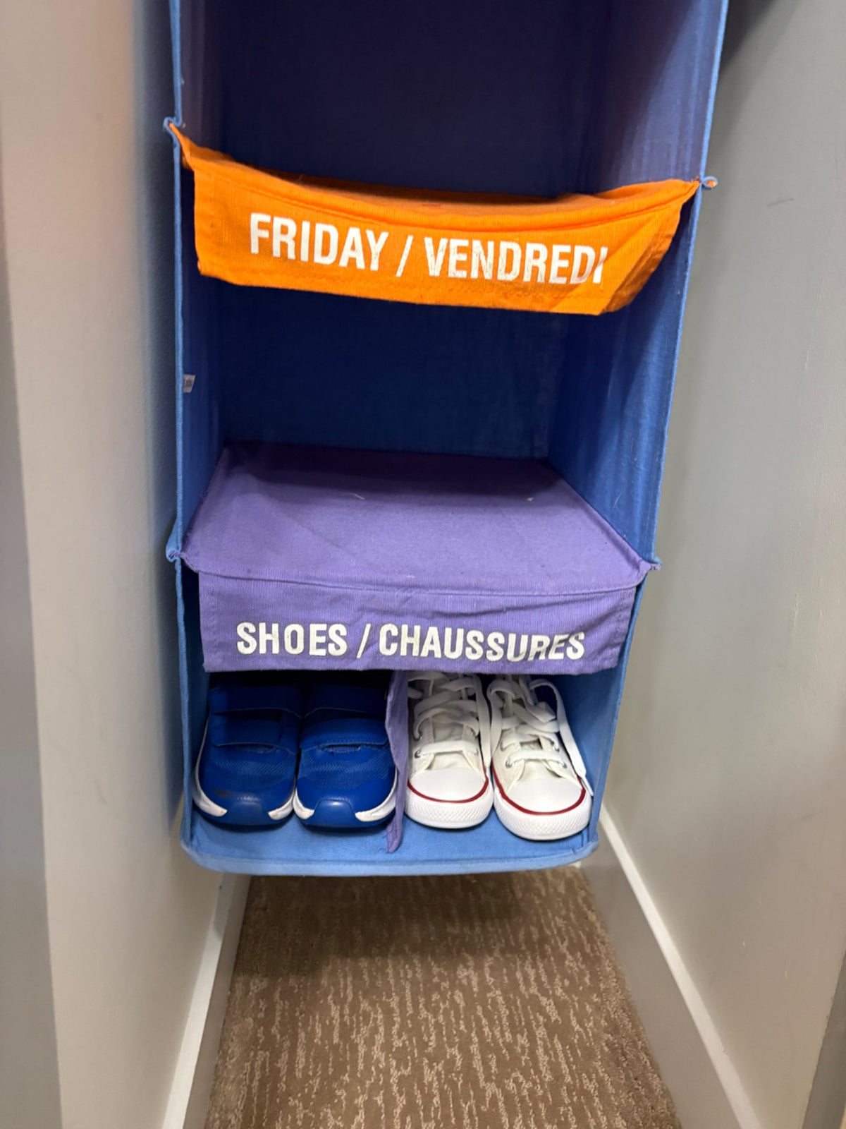 Kids Hanging Weekly Closet Organizer – Bilingual Days of the Week (Monday–Friday + Shoes) EN/FR