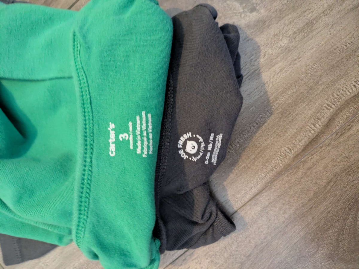 2 long sleeve onesies, Kids 3 Month (0-3M)