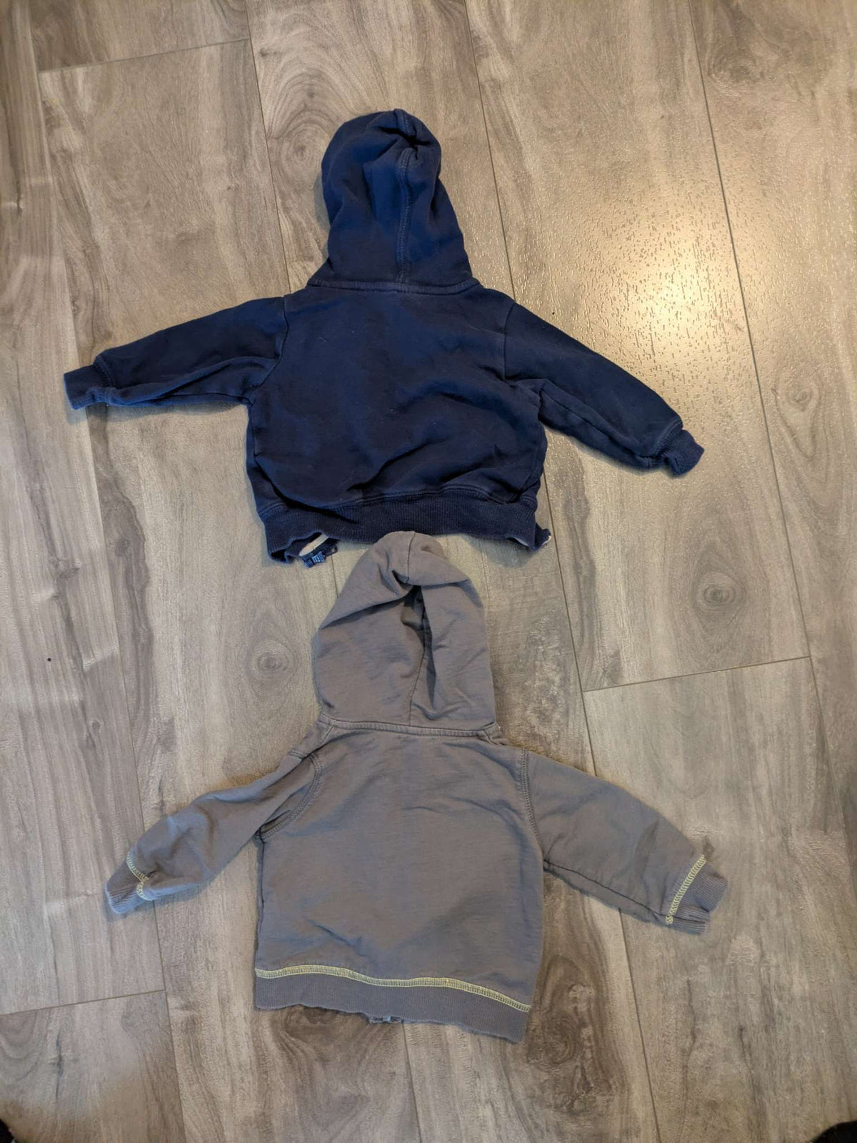 2 long sleeve zippered tops - 6mo, Kids 6 Month (3-6M)