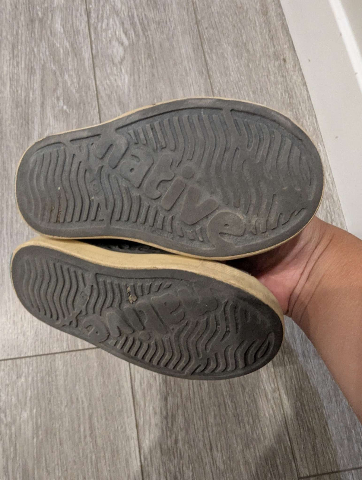 Natives size 6 water shoes black, Shoes 6 (Walkers:12-24 mth)