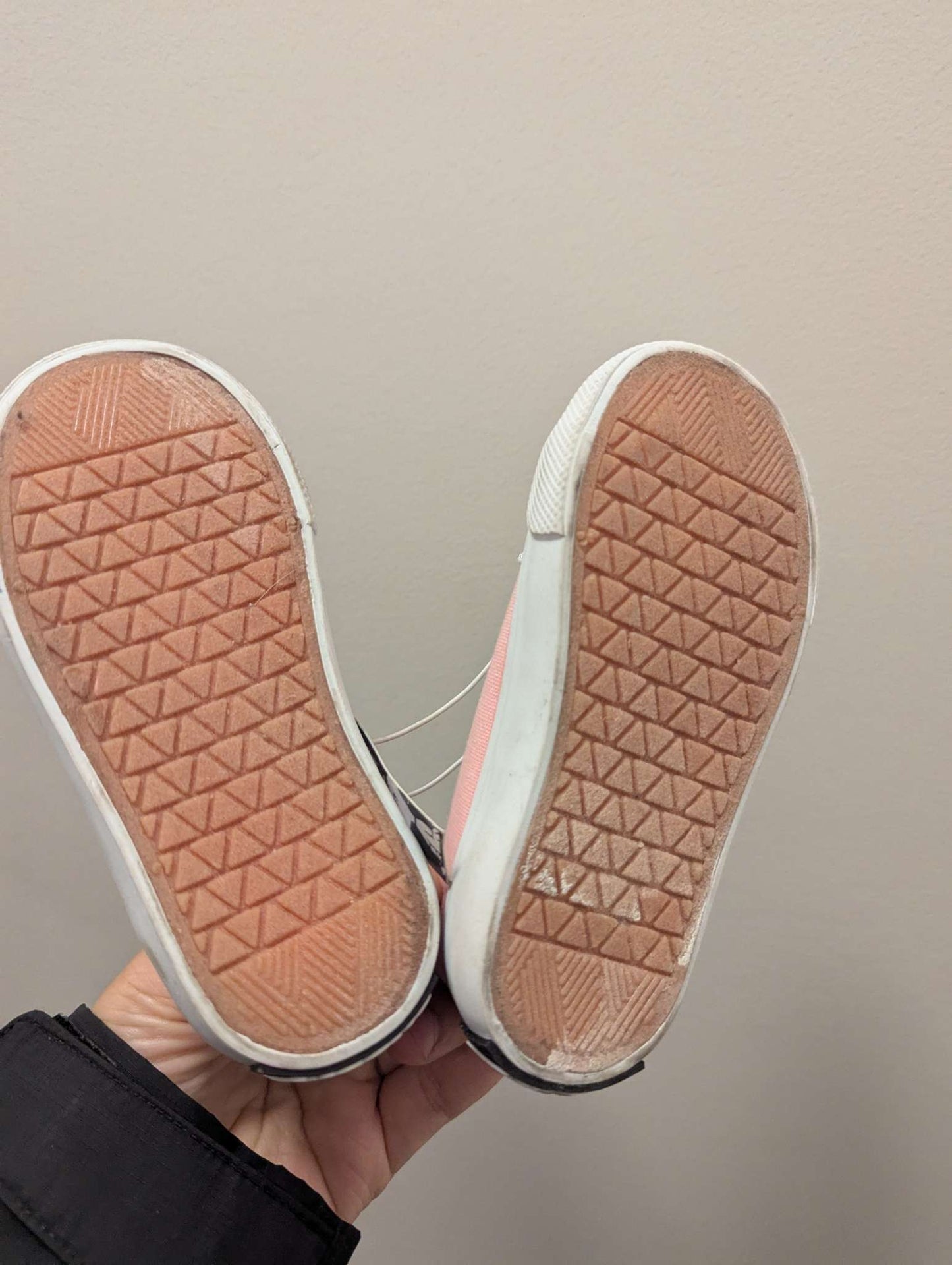 Peanuts size 6 toddler shoes NWOT , Shoes 6 (Walkers:12-24 mth)